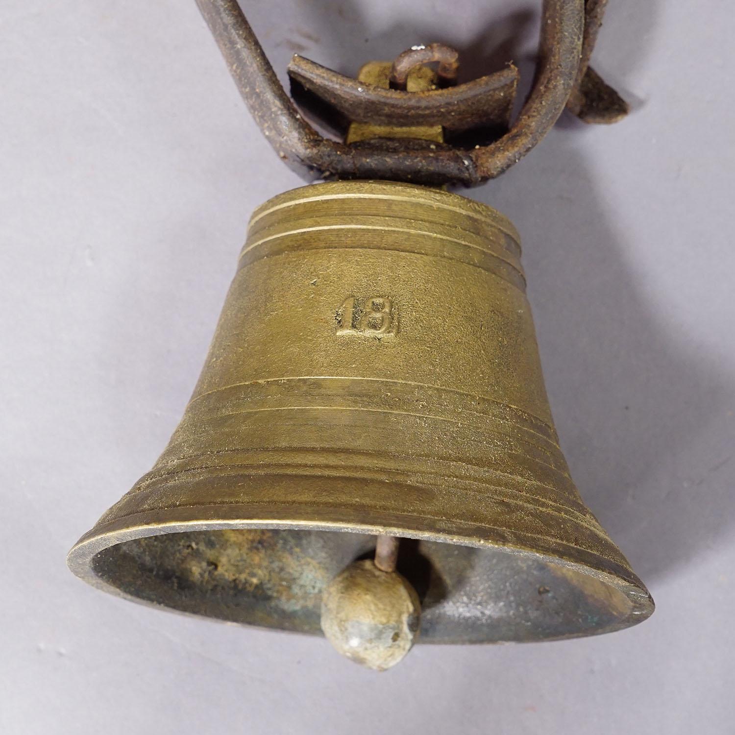 Campana per bestiame in bronzo fuso svizzero del 1900 ca. In condizioni buone in vendita a Berghuelen, DE