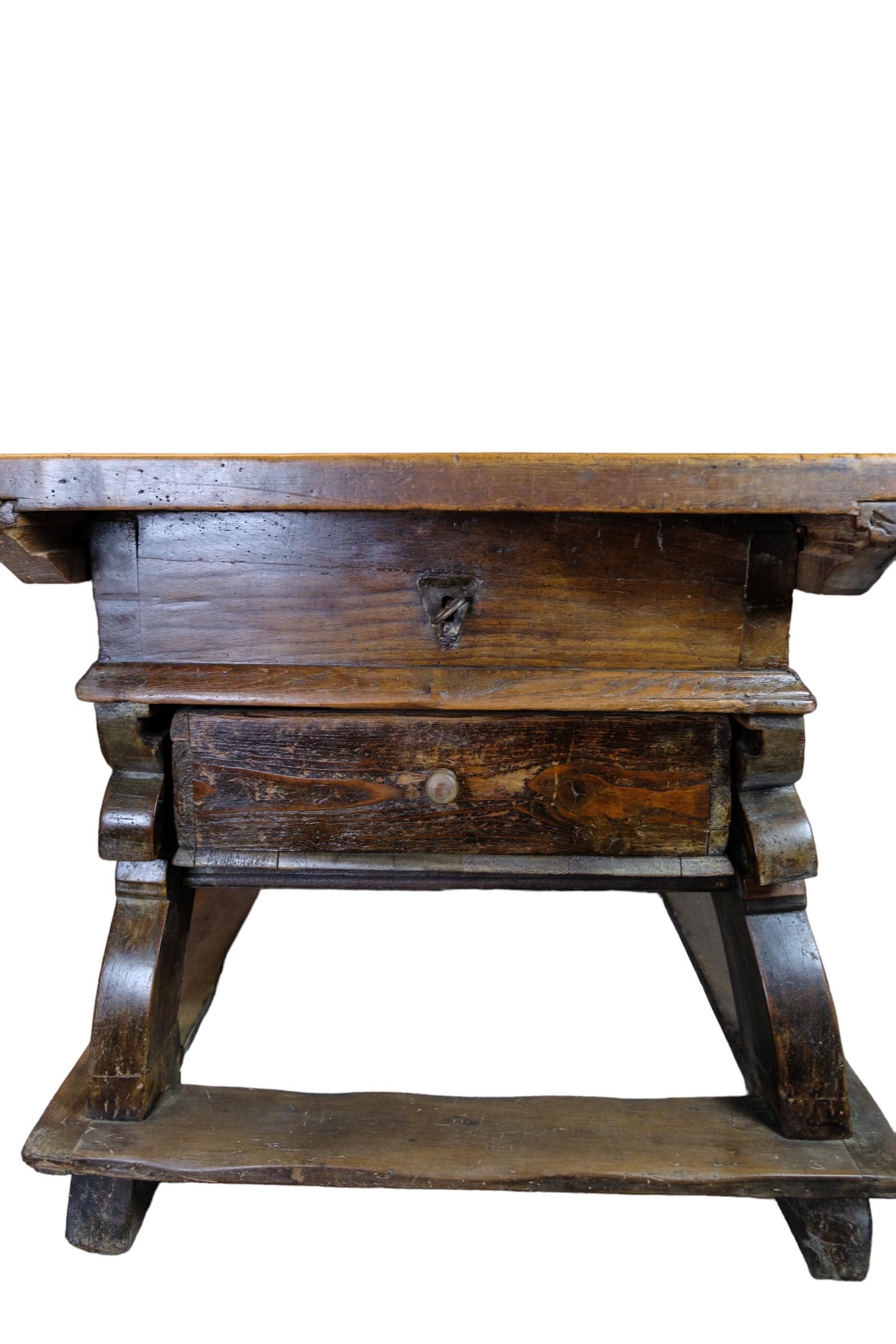 Swiss Cheeseboard in Oak wood with a Secret Room from the 1720s For Sale 2