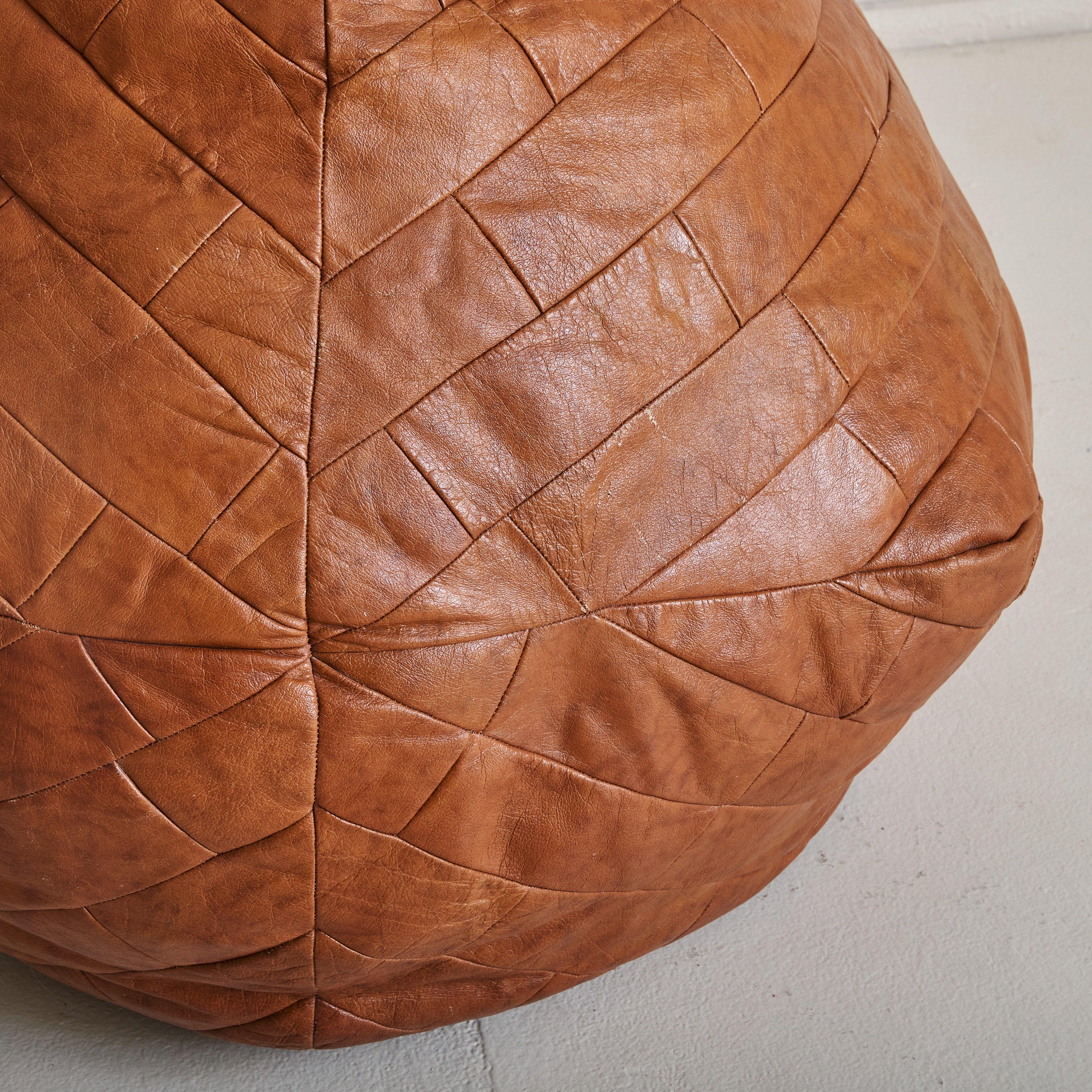 Sedia Bean Bag svizzera in pelle di castagno patchwork attribuita a de Sede, anni '70 In condizioni buone in vendita a Chicago, IL