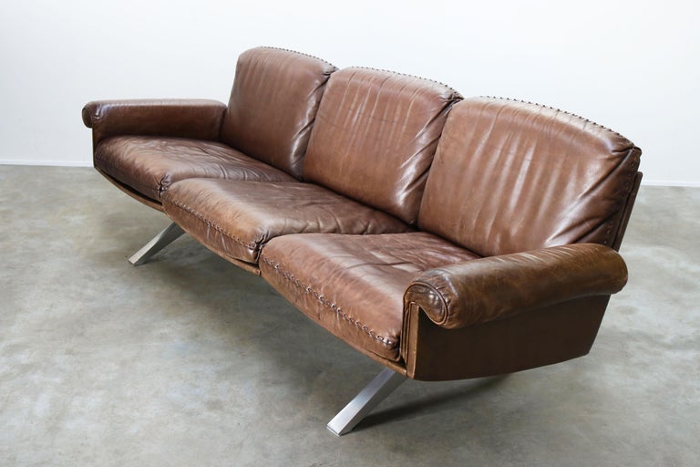 Swiss De Sede DS 31 Set Three-Seat Sofa and 2 Swivel Lounge Chairs, 1970s Brown For Sale 2