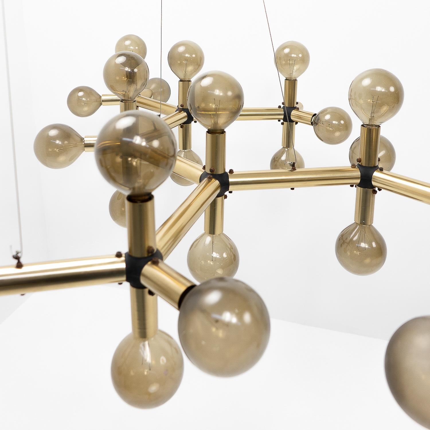 Mid-Century moderno Lampadario atomico classico di design svizzero di Haussmann & Haussmann per Swisslamps Int, anni '60 in vendita