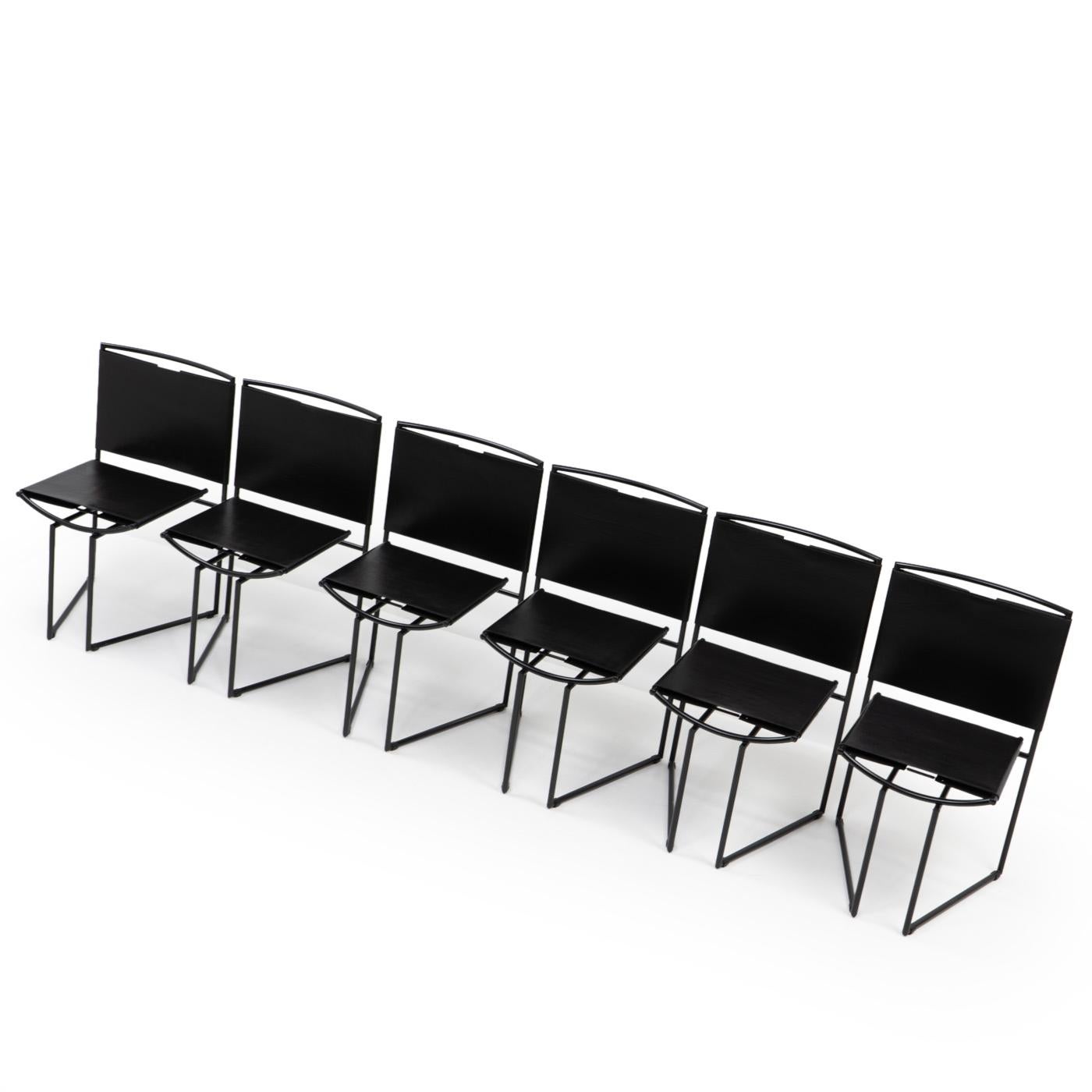 La 91 Chair è un pezzo di design iconico, originariamente concepito per il San Francisco Museum of Modern Art da Mario Botta.

La sedia è costruita con una struttura in tubi di metallo nero che mantiene in posizione i sedili in pelle, messi in