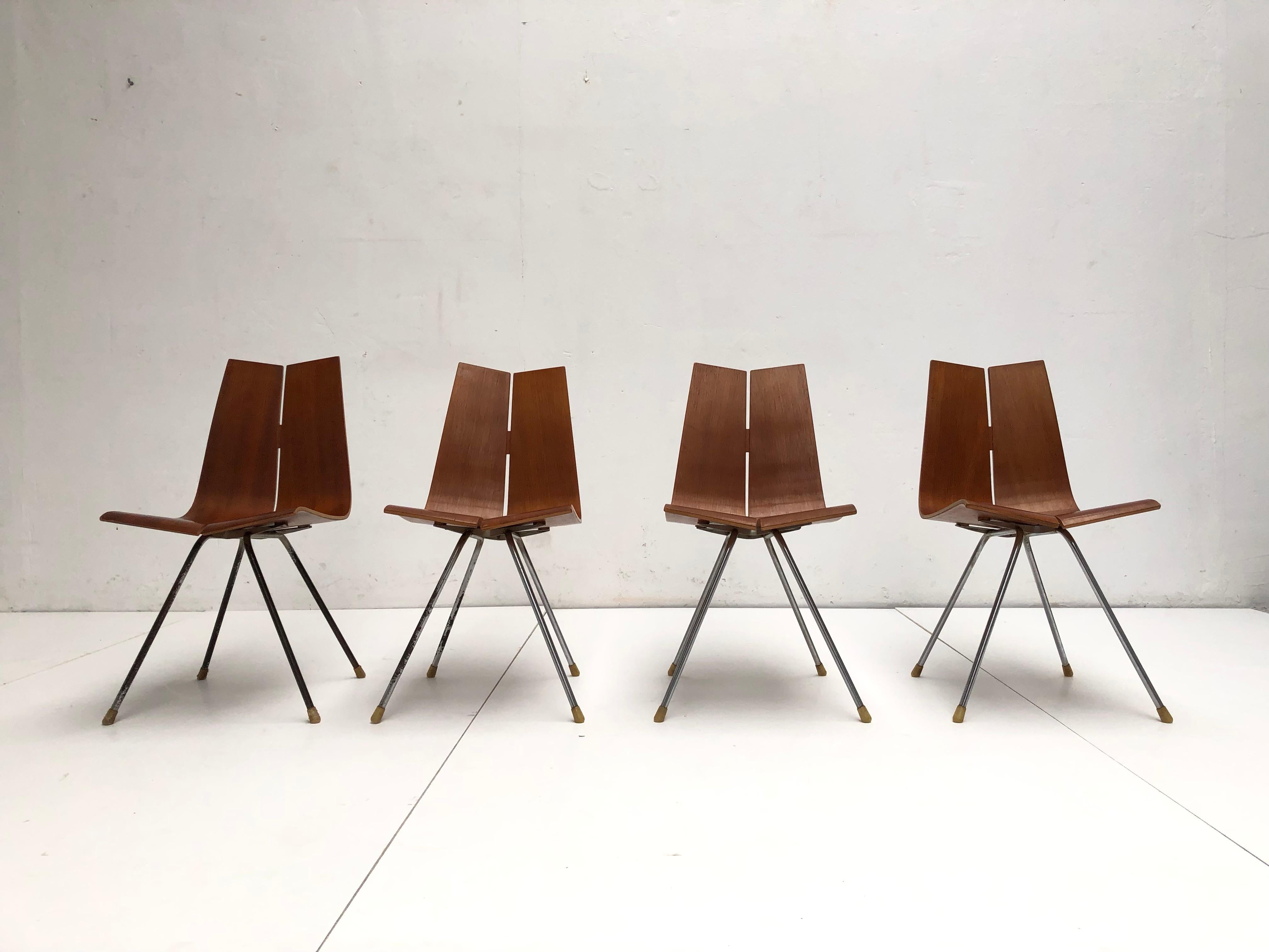 Rare set of 4 original early production GA dining chairs by Swiss designer Hans bellmann produced by Horgen Glarus late 1950's 

Beautiful curved Teak plywood seating on a chromed metal base

Fixed just with 2 special engineered nuts & bolds the