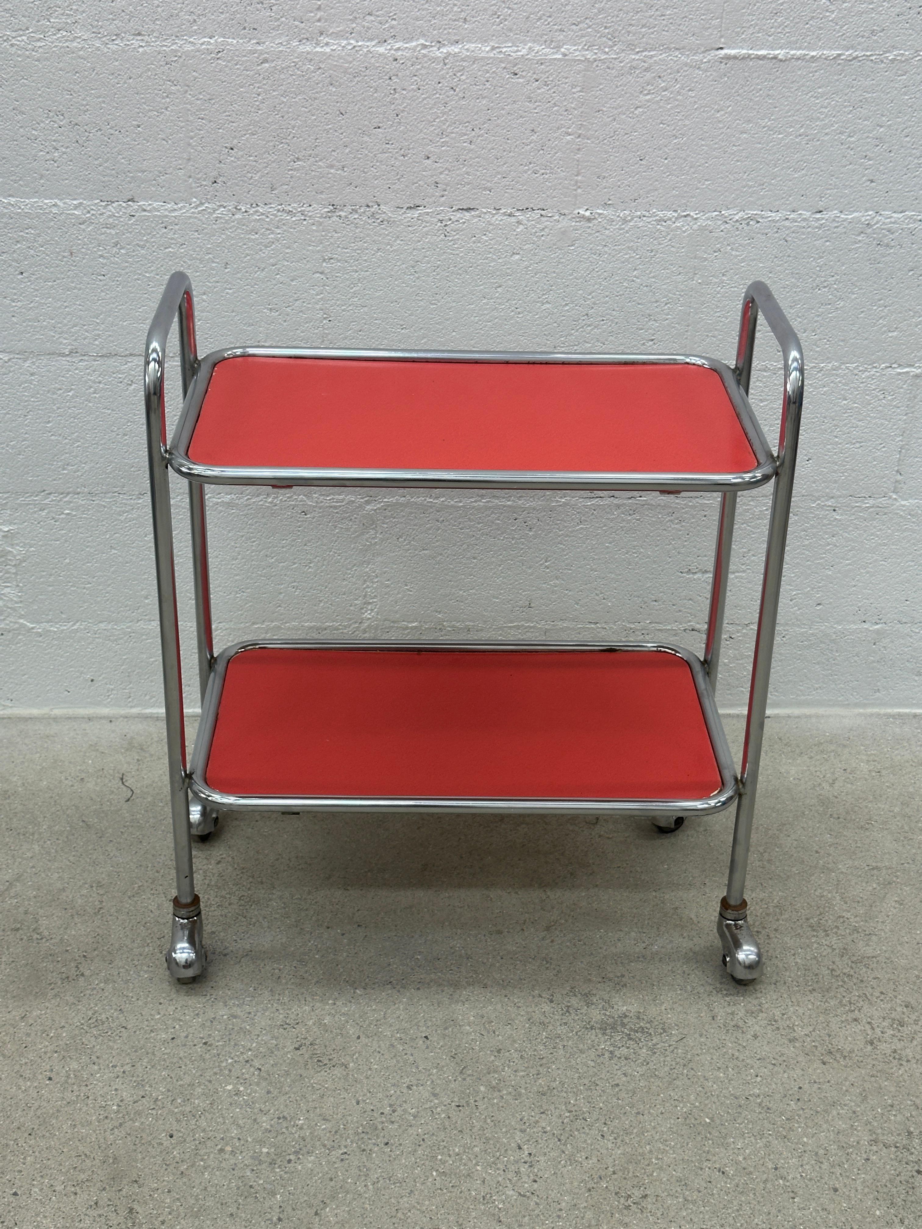 Chariot de bar tubulaire Design/One avec plateaux en formica rouge style 1950 Marcel Breuer en vente 4