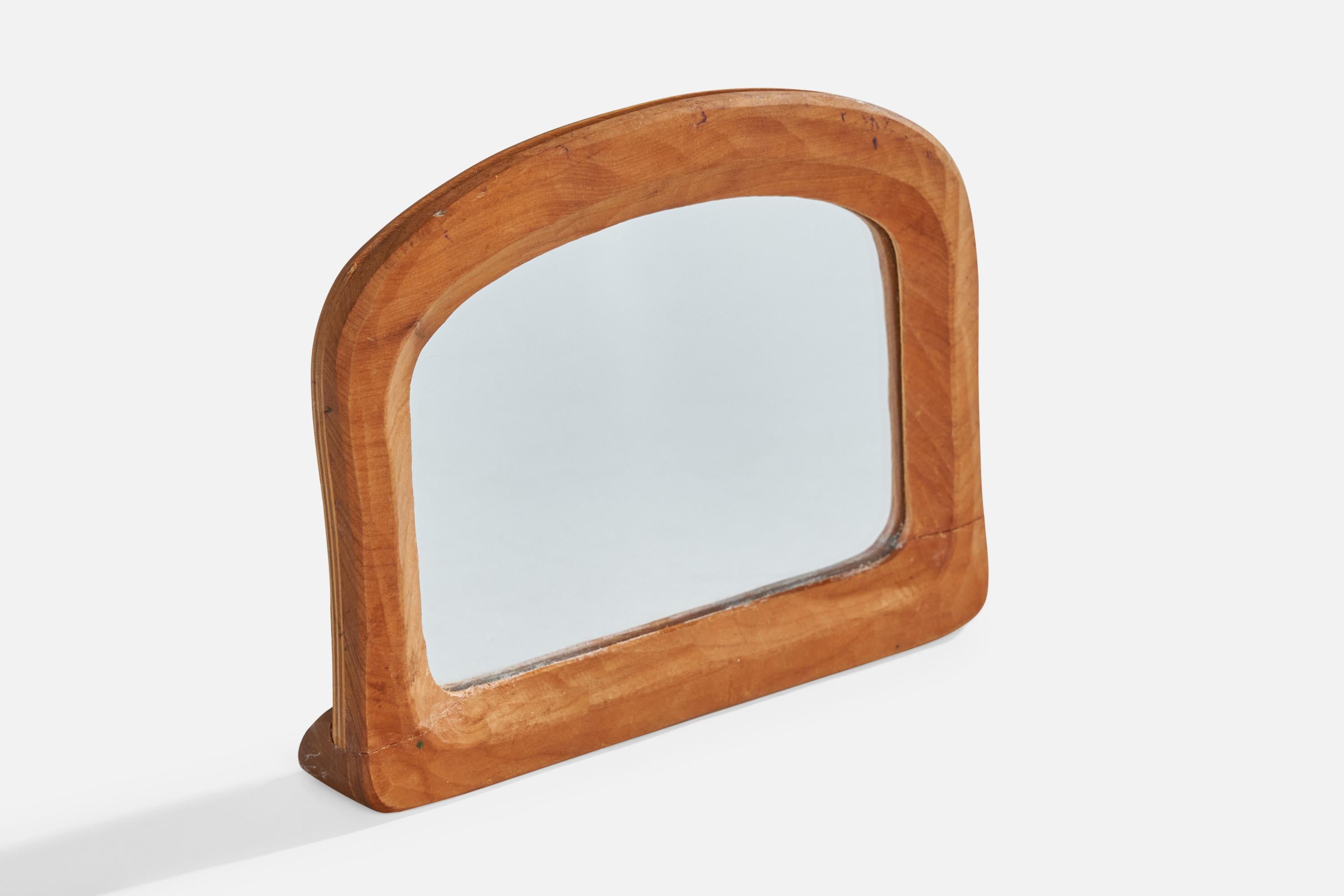 Petit miroir de table en bois de l'école Dornash, sculpté à la main, conçu et produit en Suisse, vers les années 1930.

Dimensions : 5.55