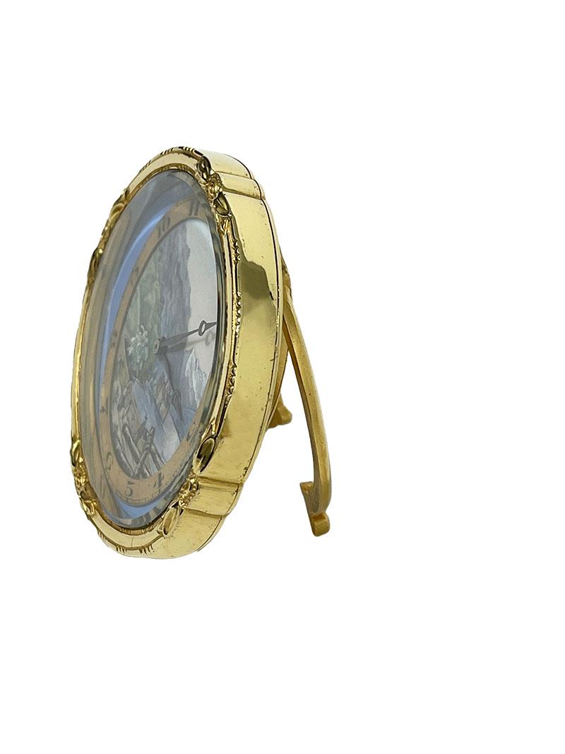 Reloj de sobremesa ovalado suizo de latón dorado con paisaje suizo pintado

Un reloj de sobremesa oval suizo, fabricado por Michel-Ange Plojoux, Ginebra 
La esfera está flanqueada por un paisaje lacustre suizo pintado (firmado) detrás de un