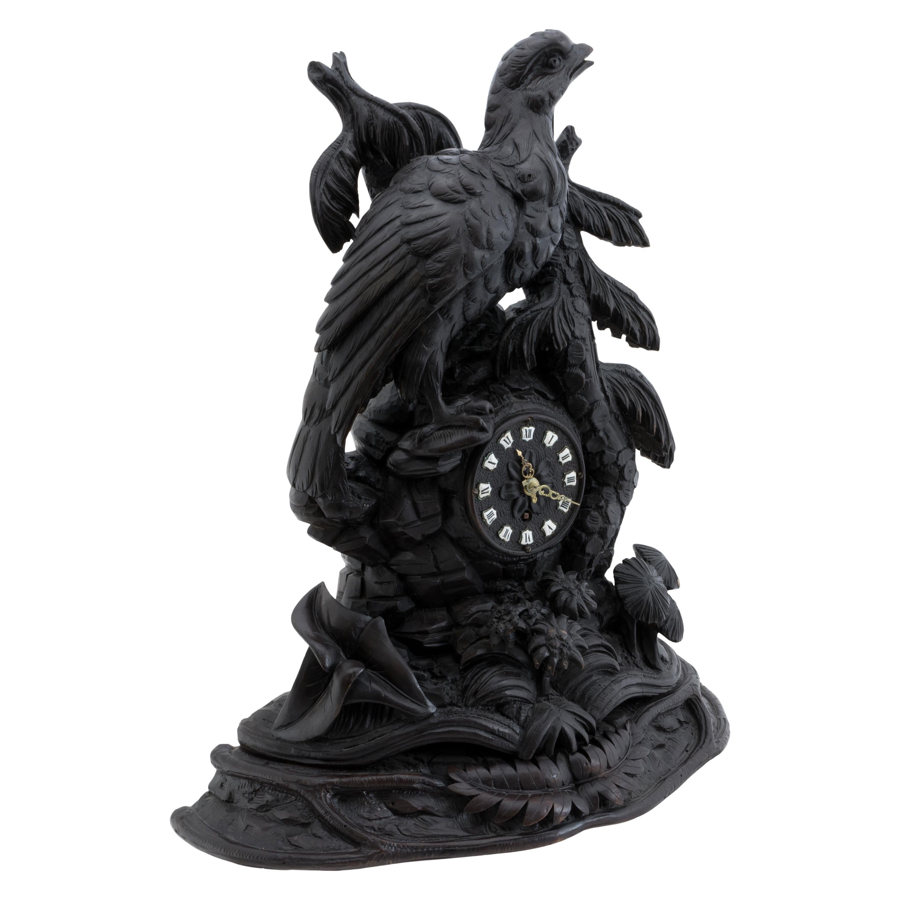 Sculpté à la main Horloge de jeu suisse sculptée à la main Black Forest en vente