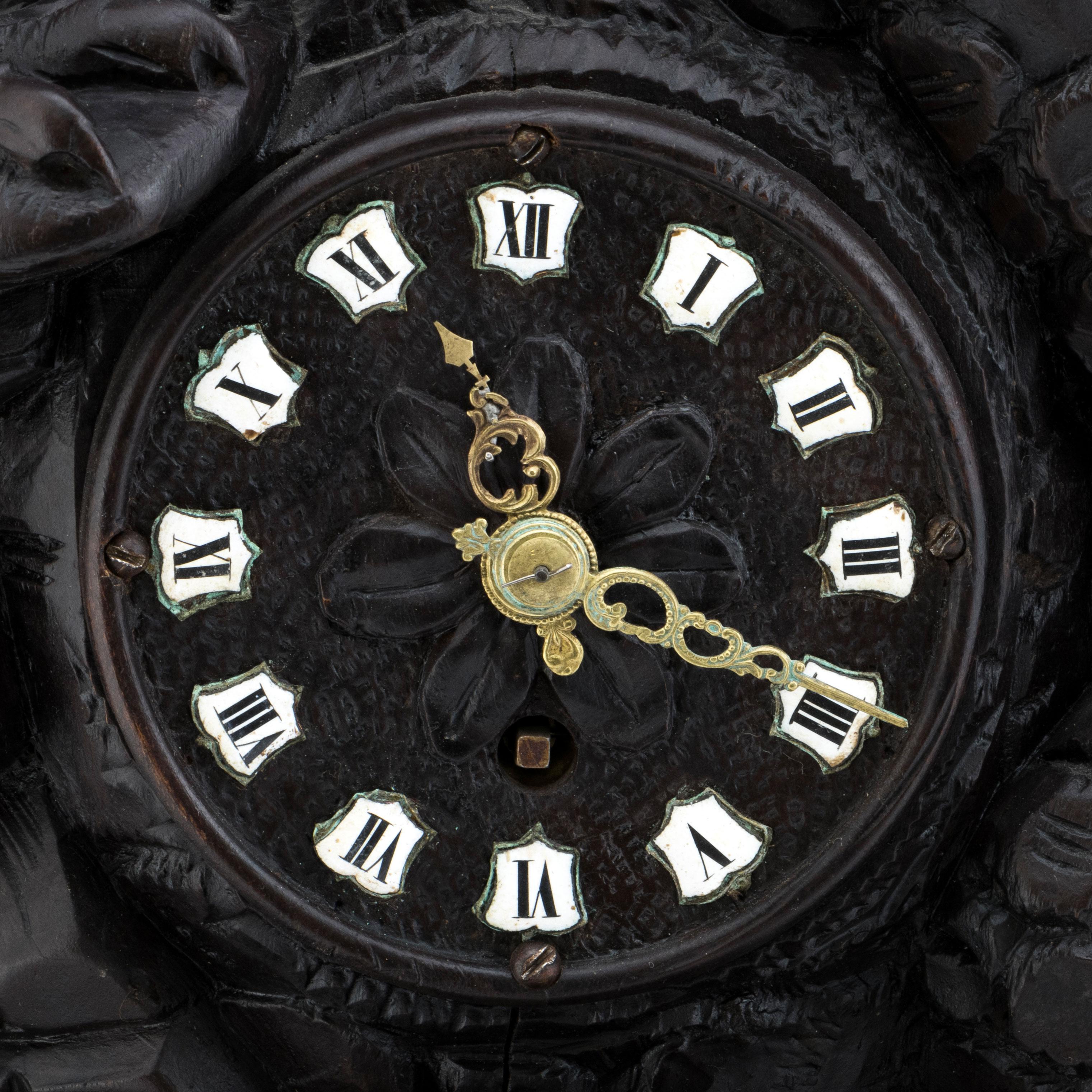 Bois Horloge de jeu suisse sculptée à la main Black Forest en vente