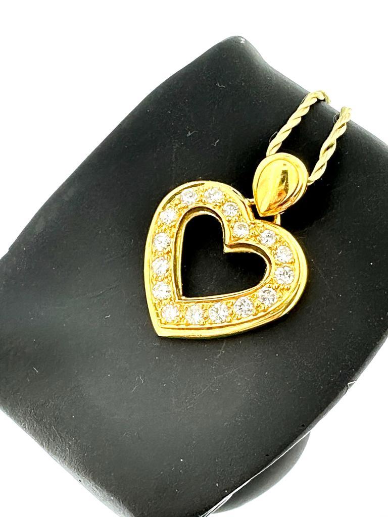 Swiss Heart Pendant Yellow Gold with Diamonds In Good Condition For Sale In Esch-Sur-Alzette, LU