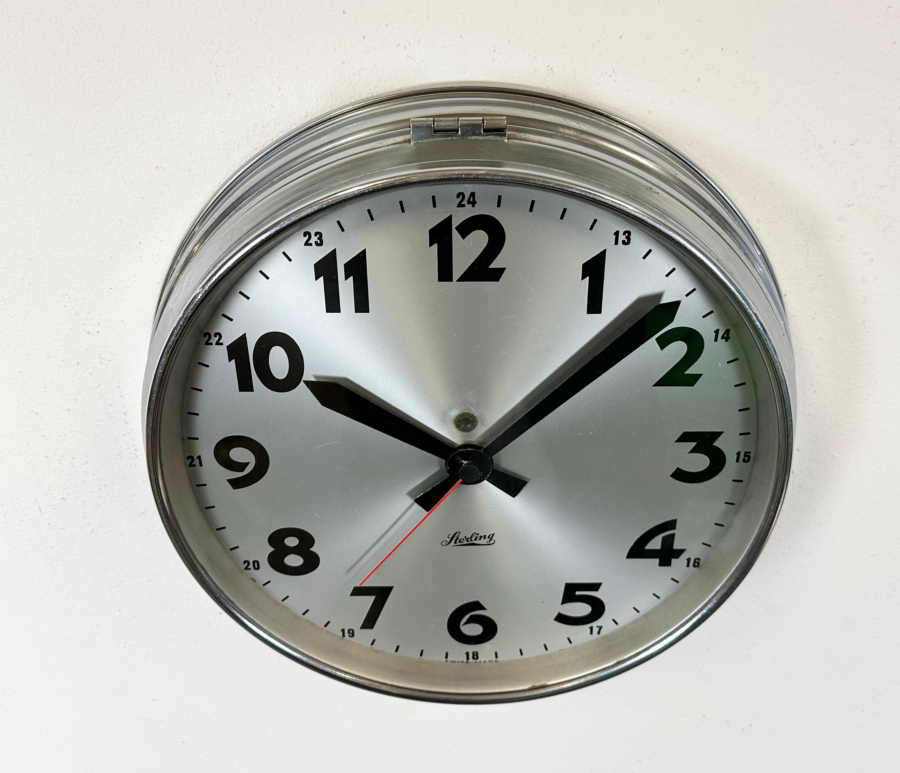 Swiss Industrial Wall Clock from Sterling, 1960s In Good Condition For Sale In Kojetice, CZ