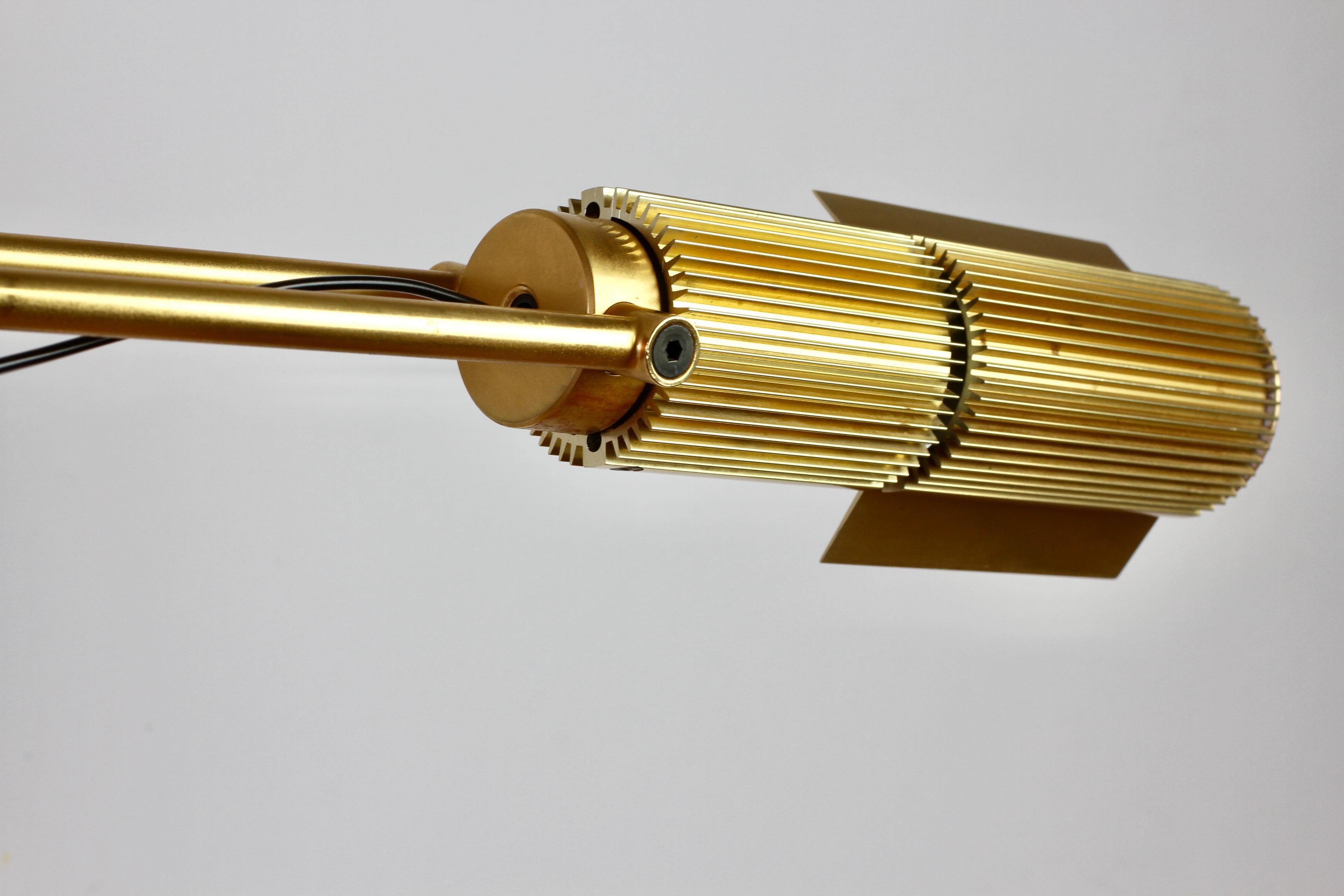 Lámparas Suizas Latón Dorado Modernista Vintage Años 70 Lámpara de Pie Ajustable en venta 5