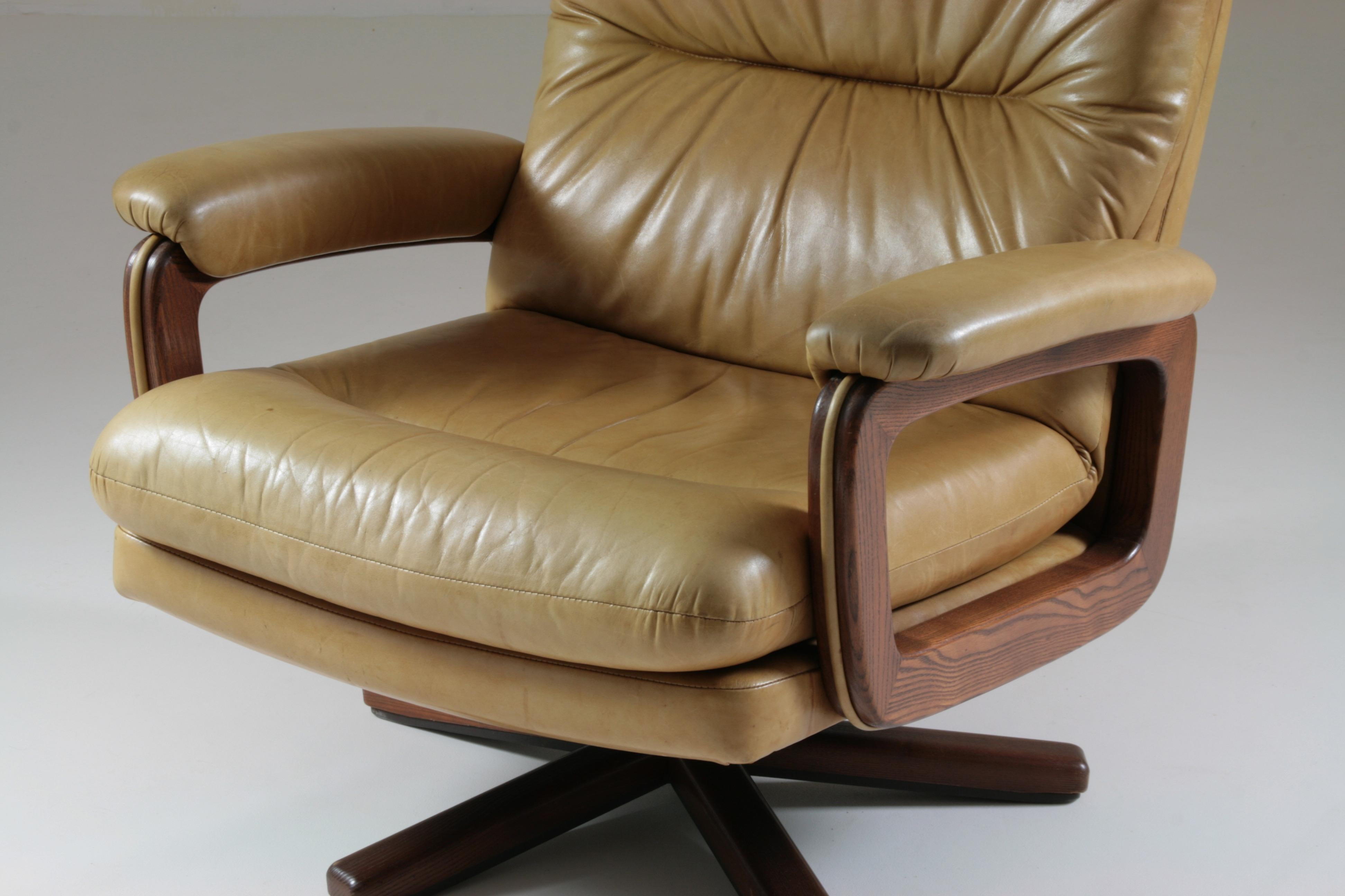 Swiss Leather Lounge Chair Attributed to André Vandenbeuck for Strässle, 1960s 8