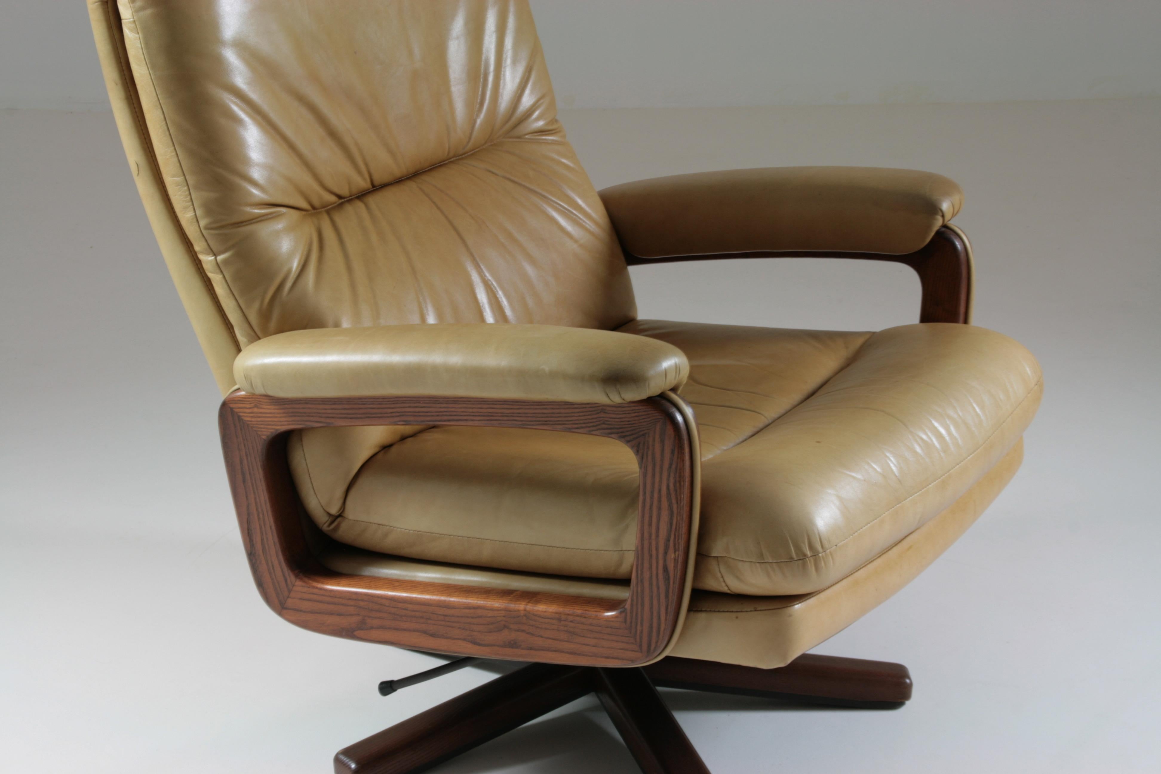 Swiss Leather Lounge Chair Attributed to André Vandenbeuck for Strässle, 1960s 9