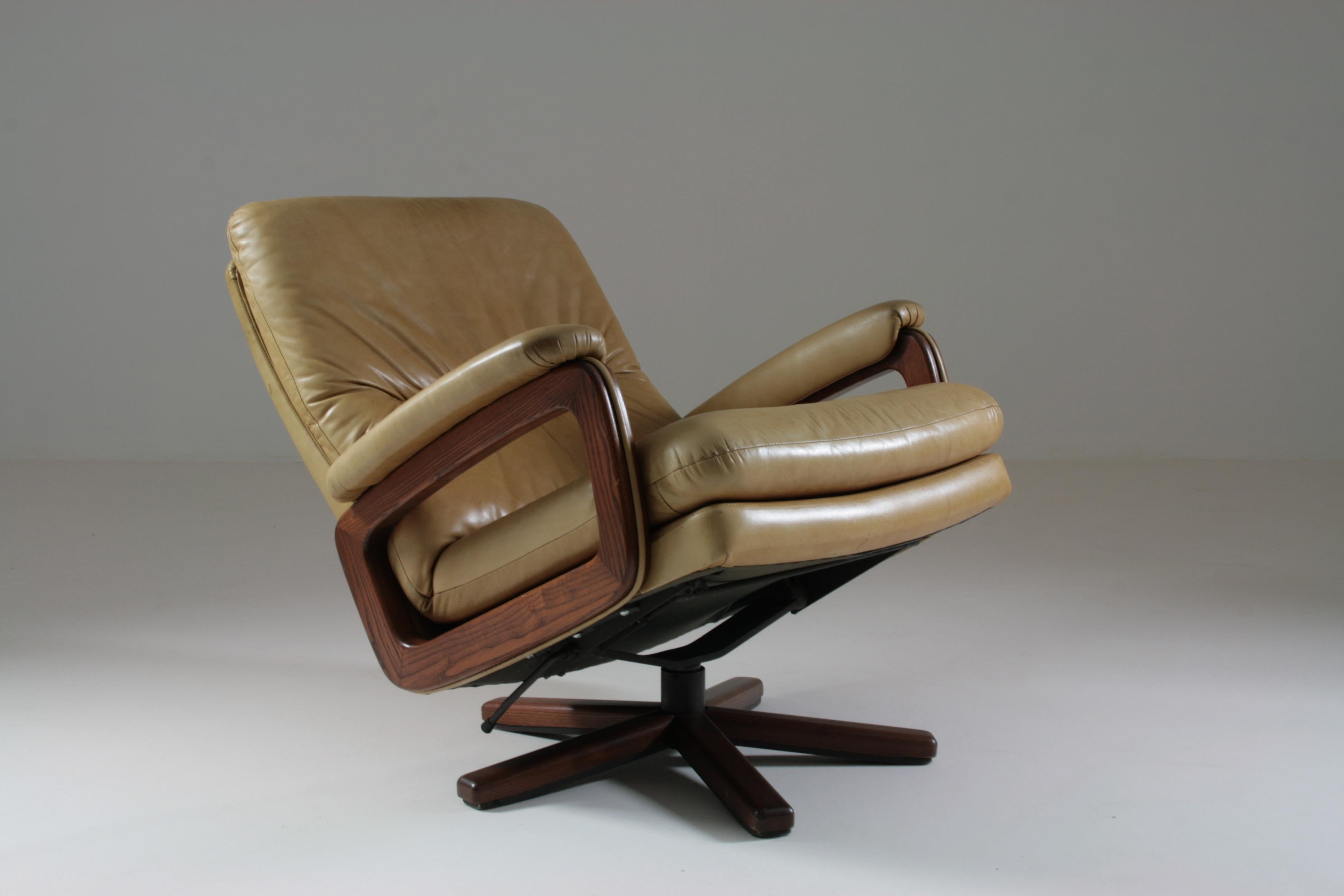 20th Century Swiss Leather Lounge Chair Attributed to André Vandenbeuck for Strässle, 1960s
