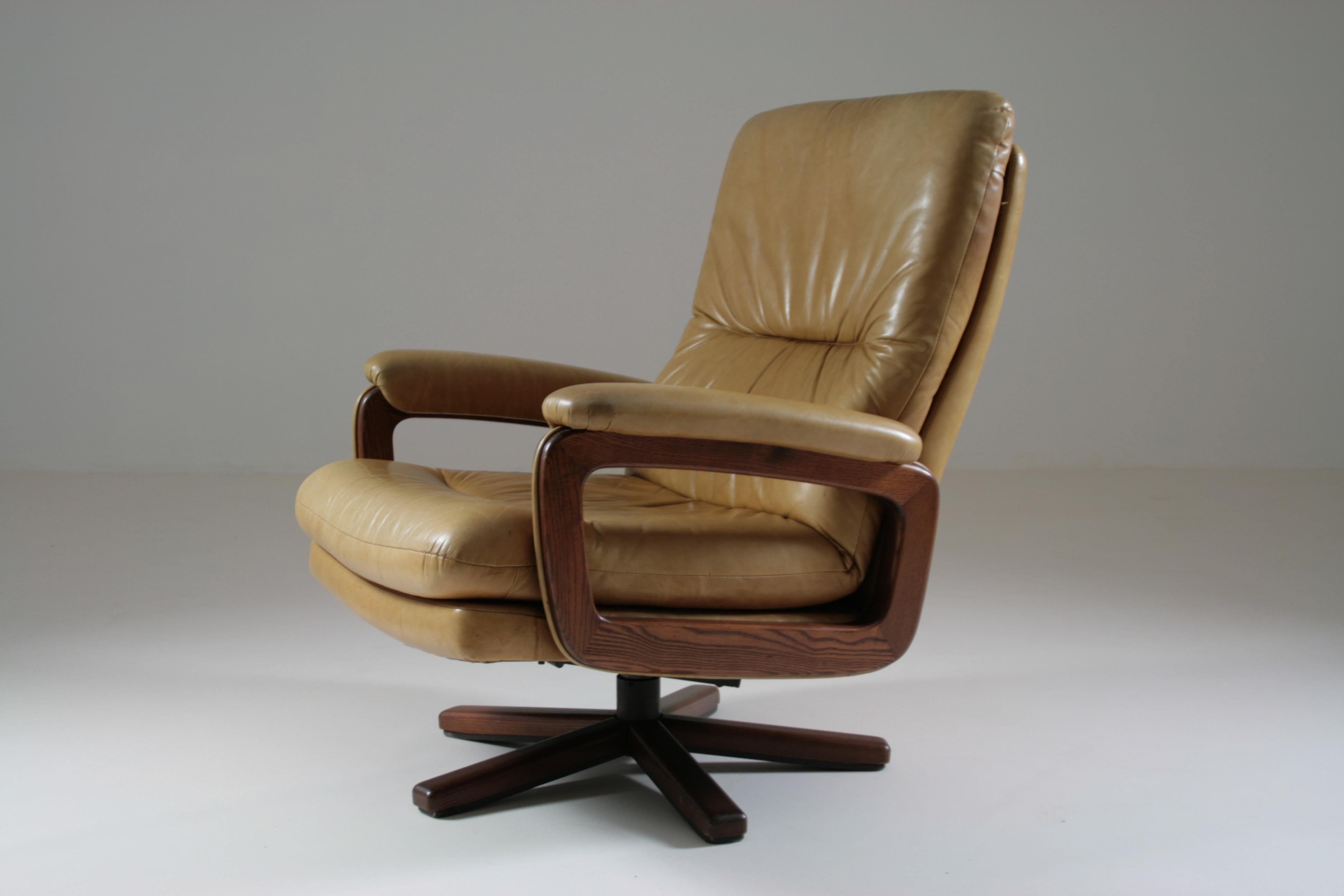 Swiss Leather Lounge Chair Attributed to André Vandenbeuck for Strässle, 1960s 2