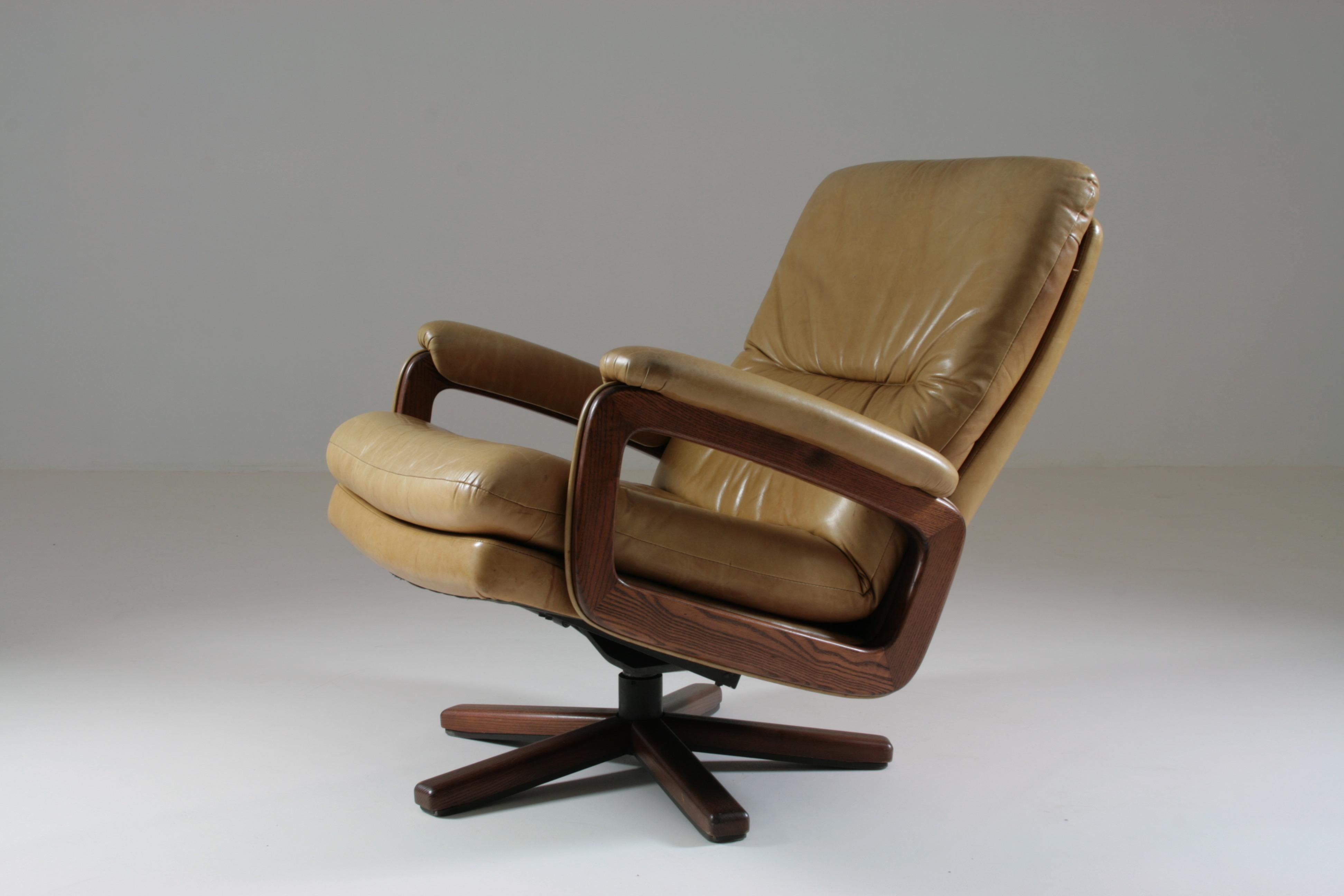 Swiss Leather Lounge Chair Attributed to André Vandenbeuck for Strässle, 1960s 3