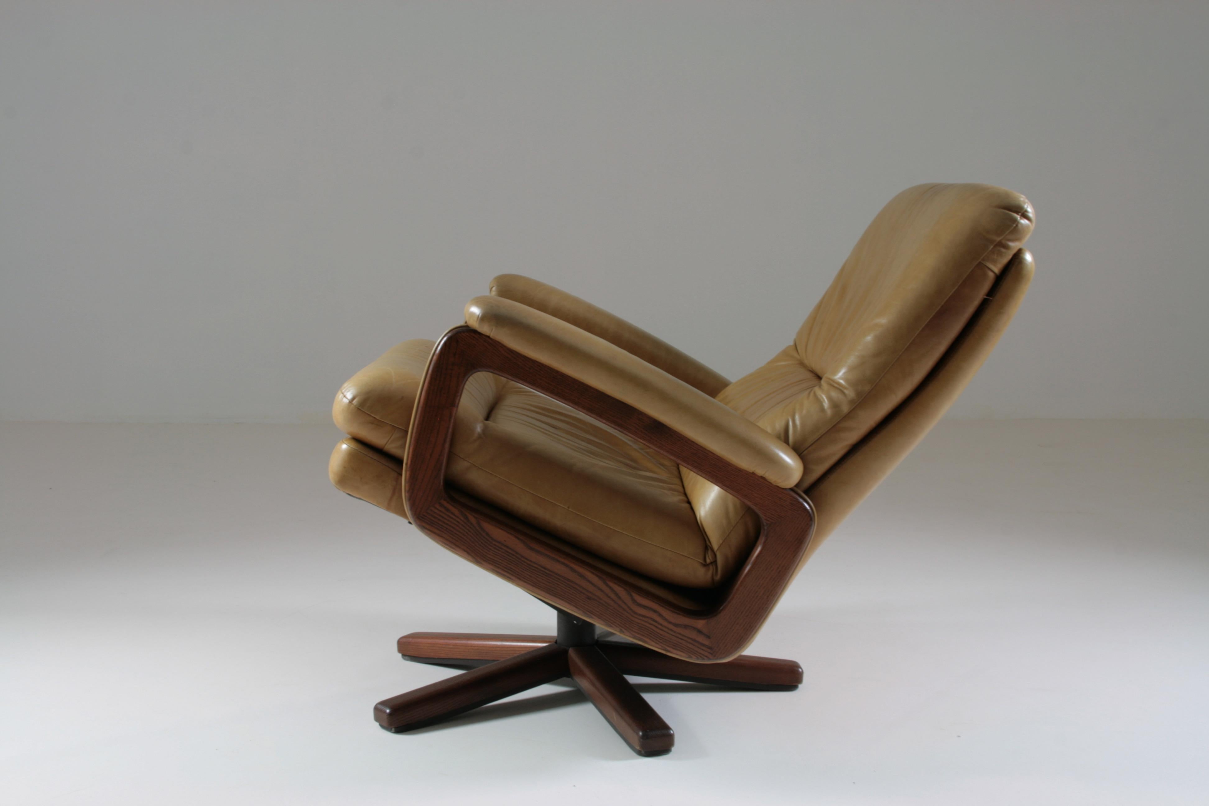 Swiss Leather Lounge Chair Attributed to André Vandenbeuck for Strässle, 1960s 4