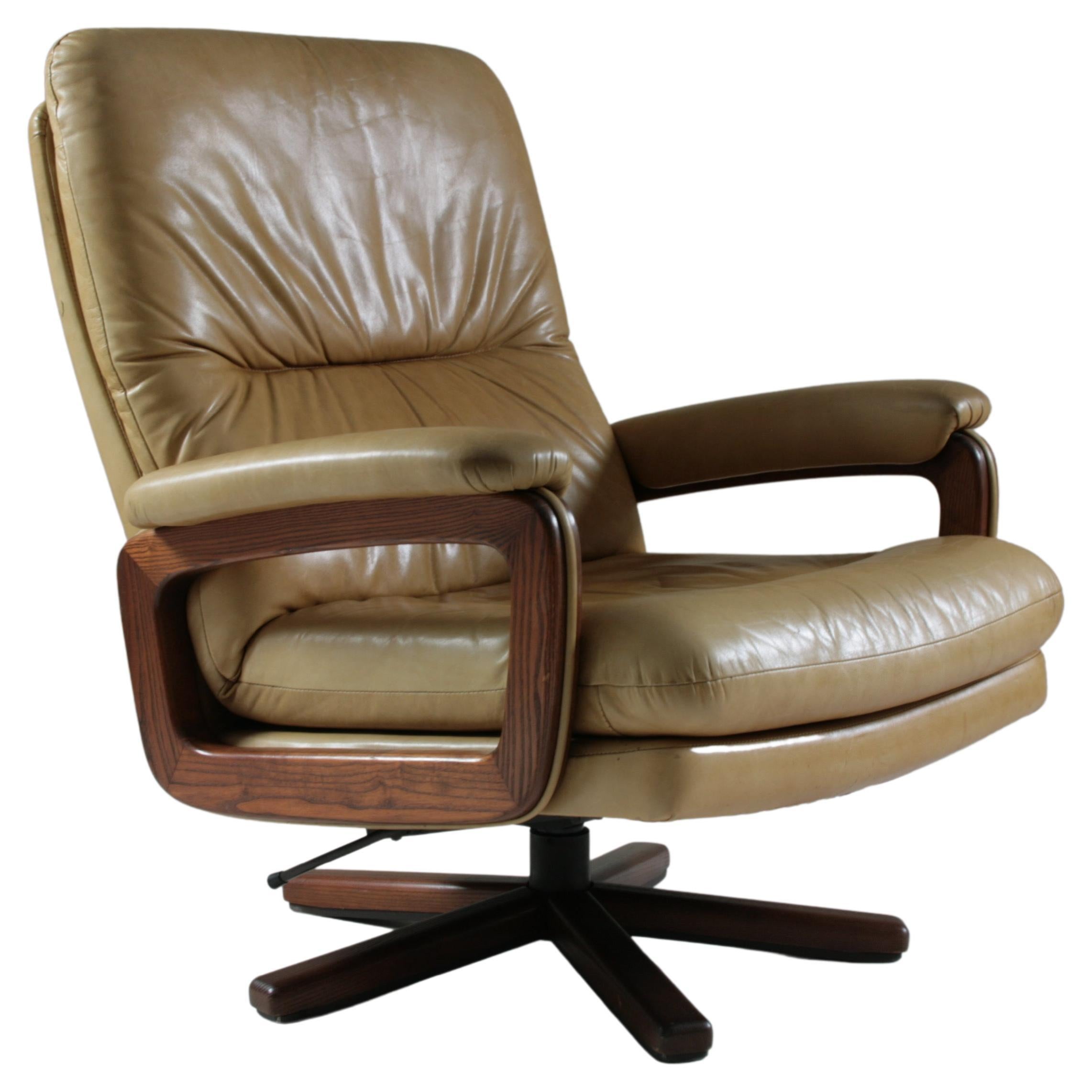 Swiss Leather Lounge Chair Attributed to André Vandenbeuck for Strässle, 1960s