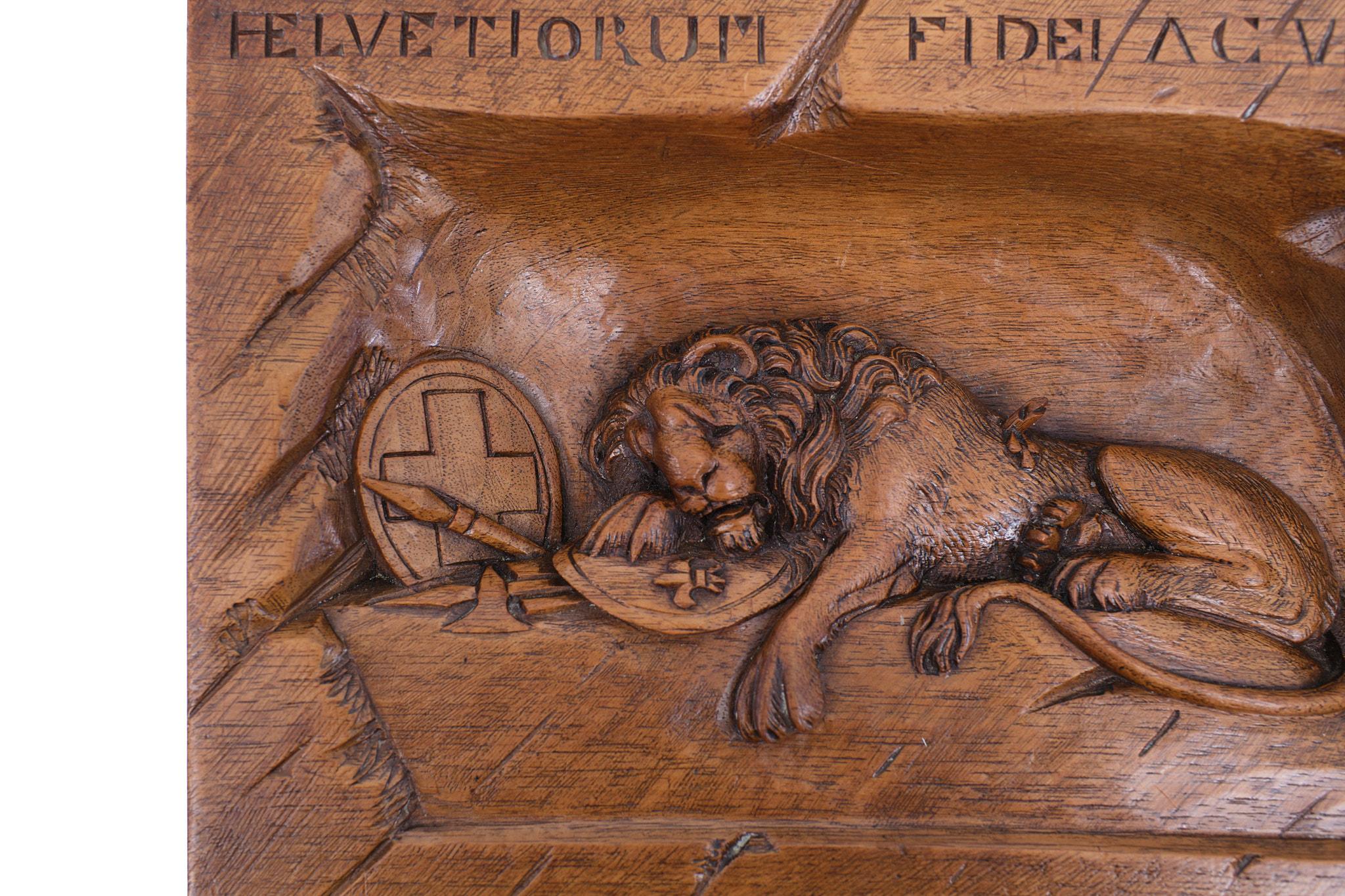 Swiss Lion of Lucerne Relief Carving, 1900s In Good Condition In Den Haag, NL