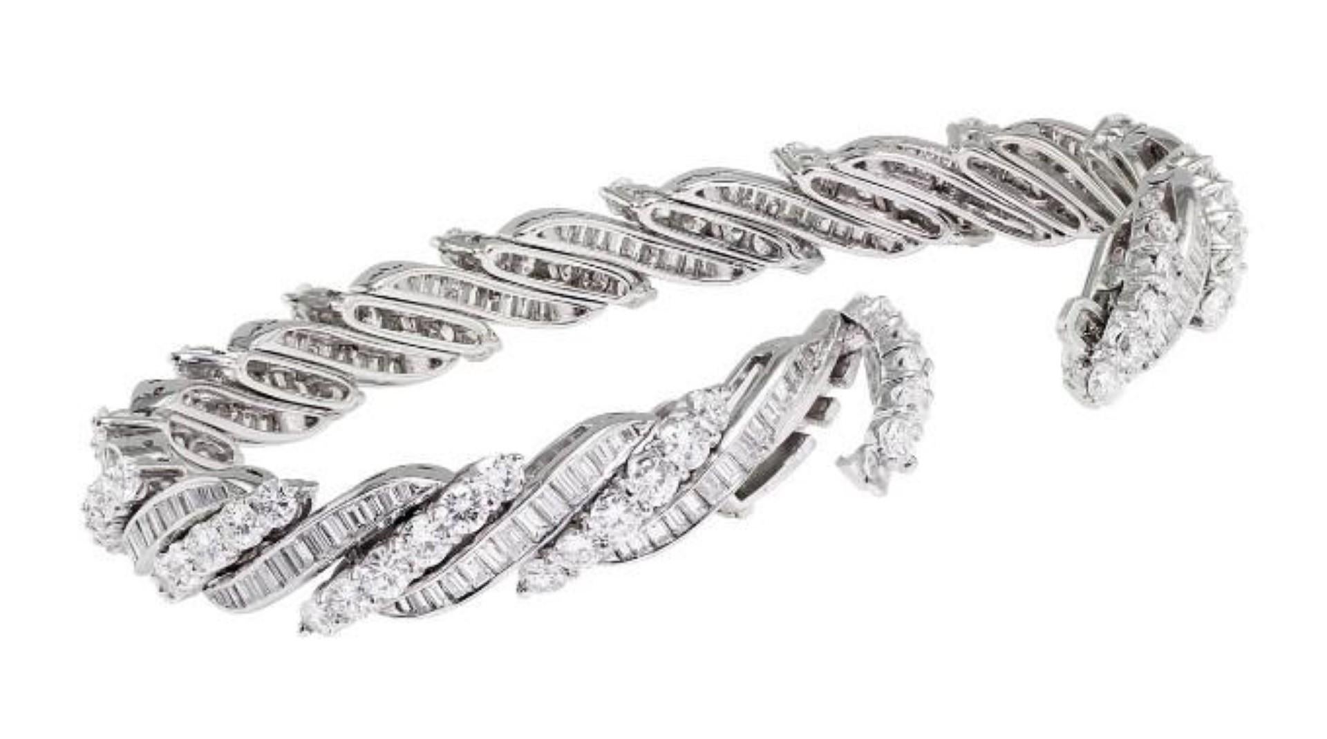 Swiss Made Platinum Diamond Bracelet In Excellent Condition For Sale In La Jolla, CA