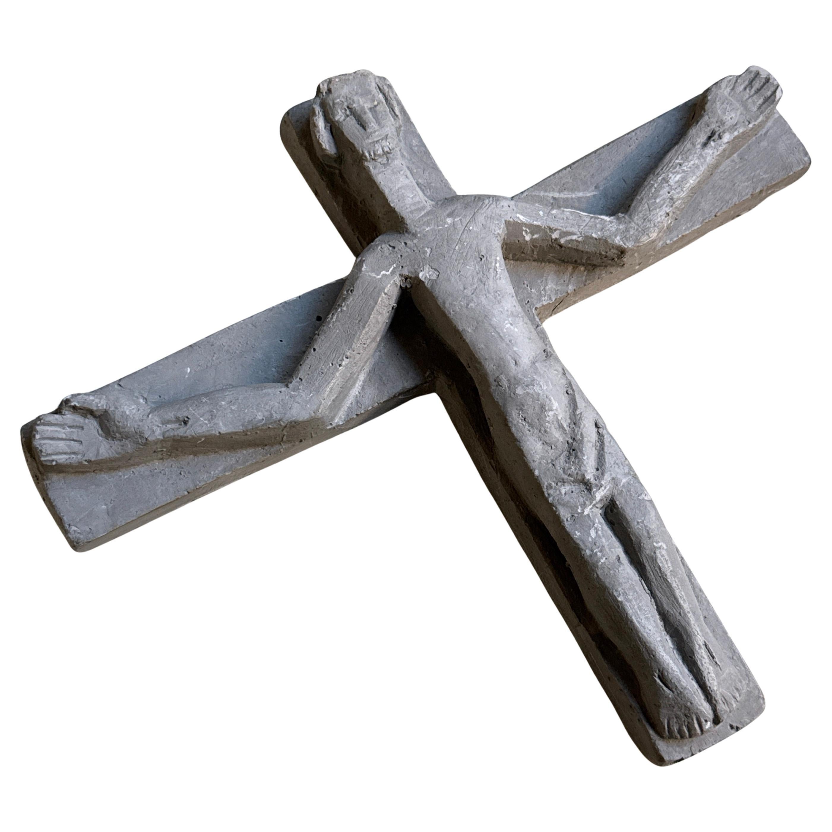 Crucifix brutaliste suisse du milieu du siècle, coulé dans la pierre, 1965