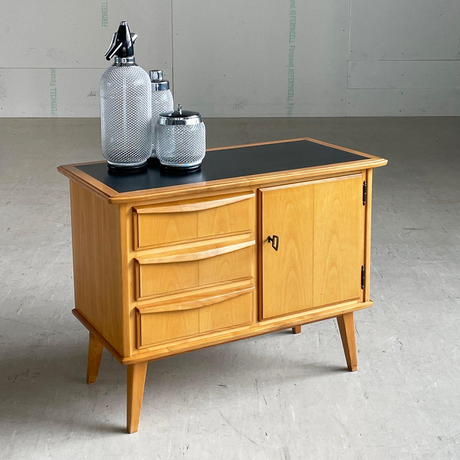 Schweizer Mid Century Getränkeschrank (Moderne der Mitte des Jahrhunderts) im Angebot