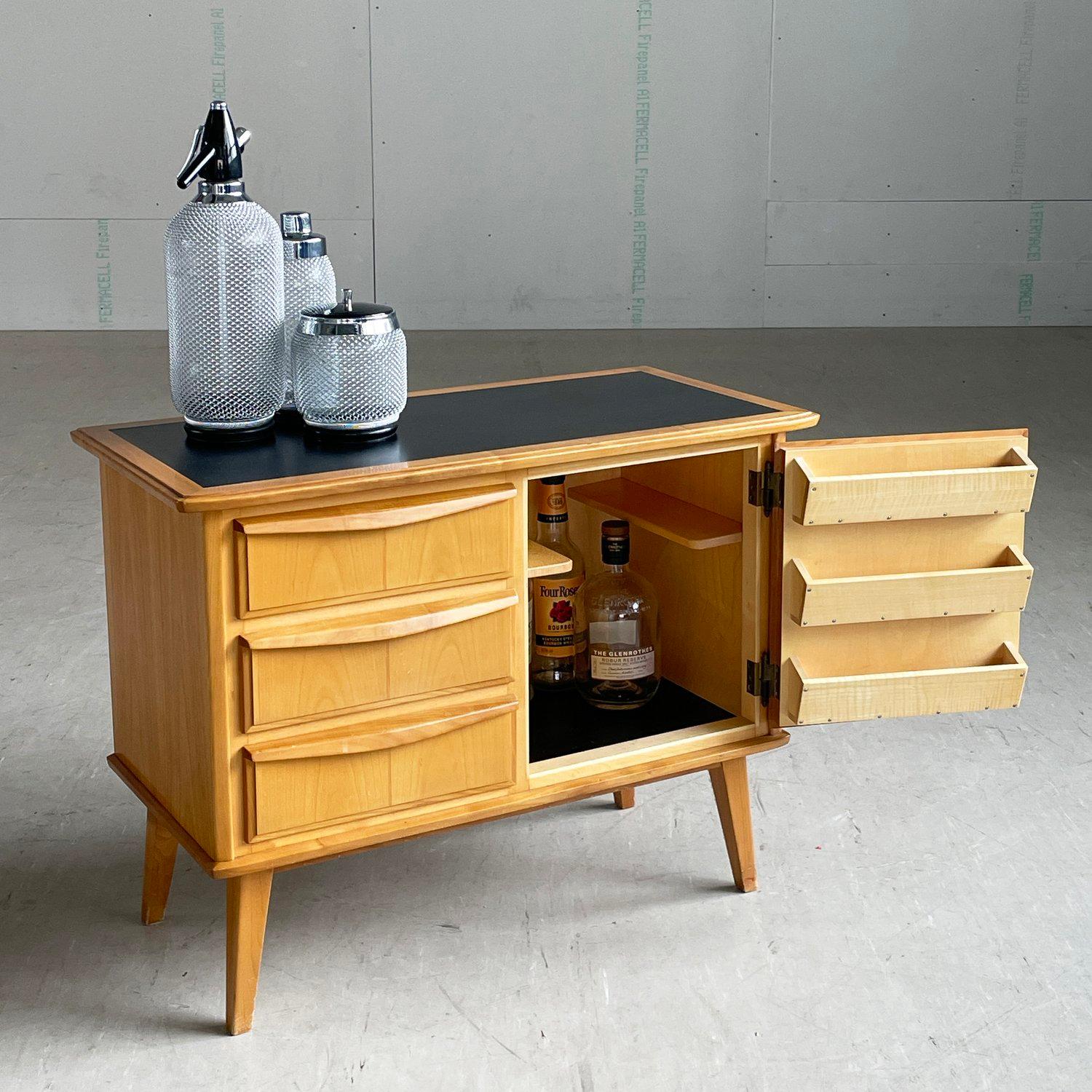 Schweizer Mid Century Getränkeschrank (Schweizerisch) im Angebot
