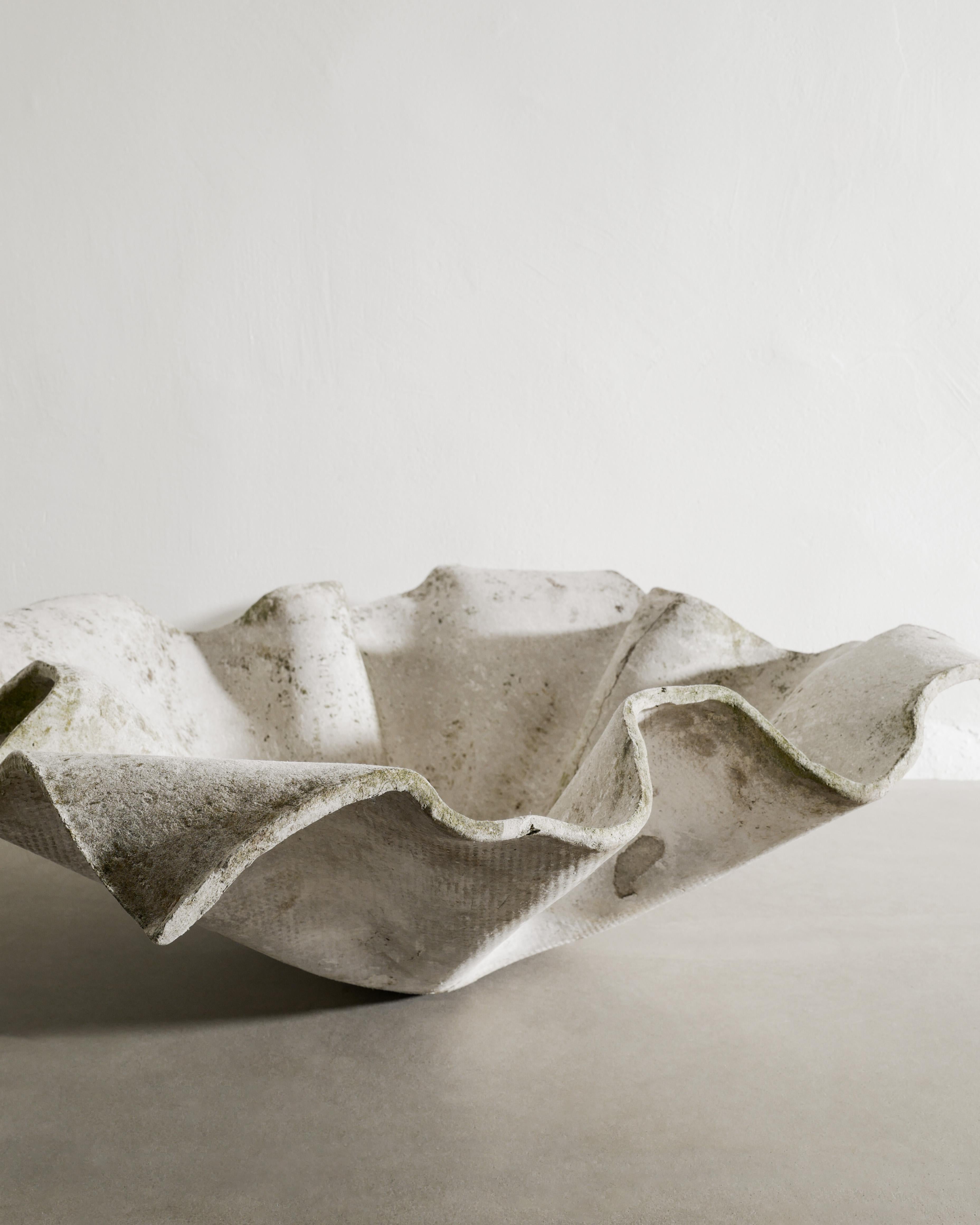 Swiss Mid Century Handkerchief Concrete Planter by Willy Guhl for Eternite AG In Good Condition For Sale In Stockholm, SE