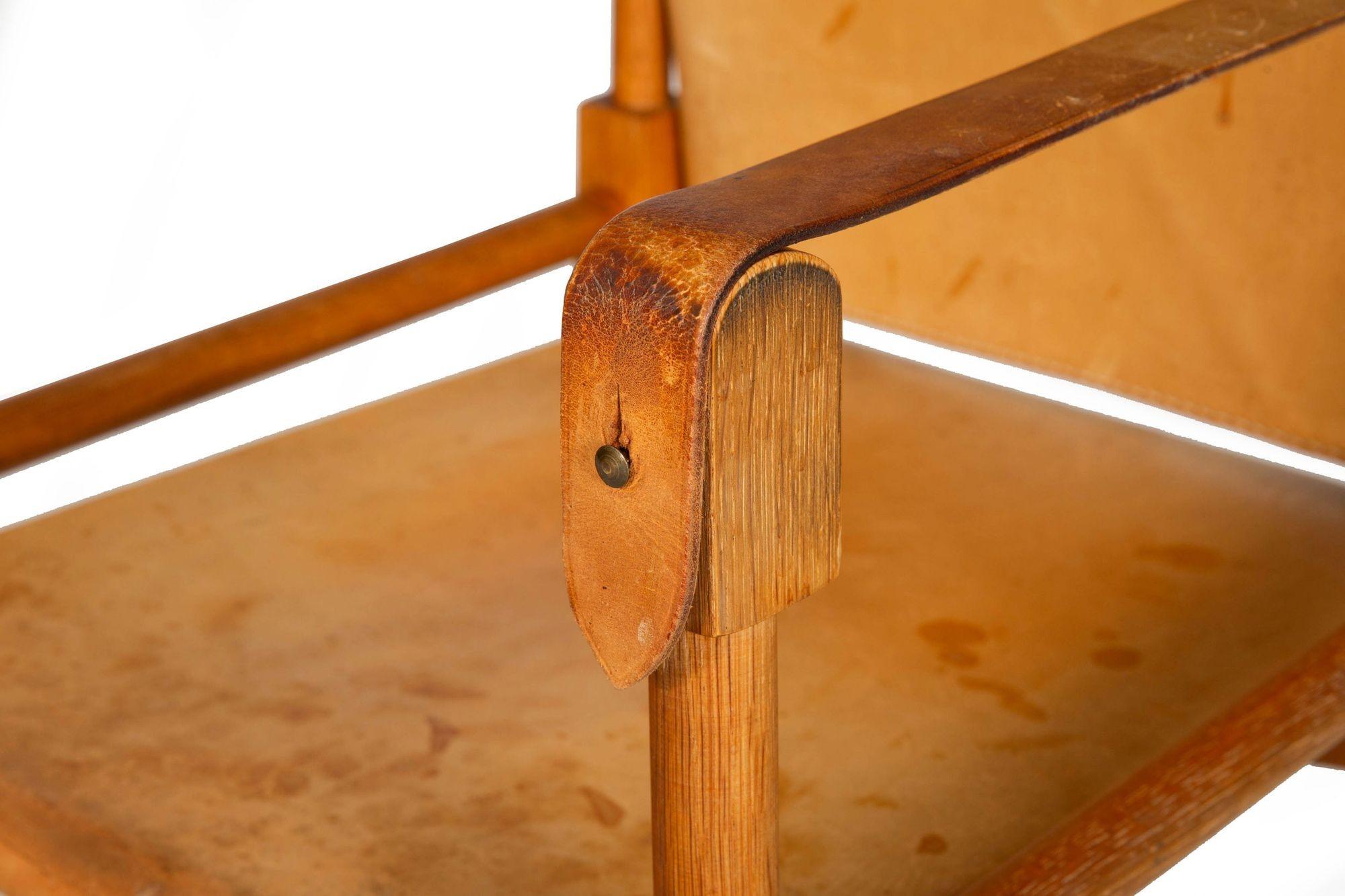 Swiss Mid-Century Modern Leather and Oak Safari Chair by Wilhelm Kienzle For Sale 3