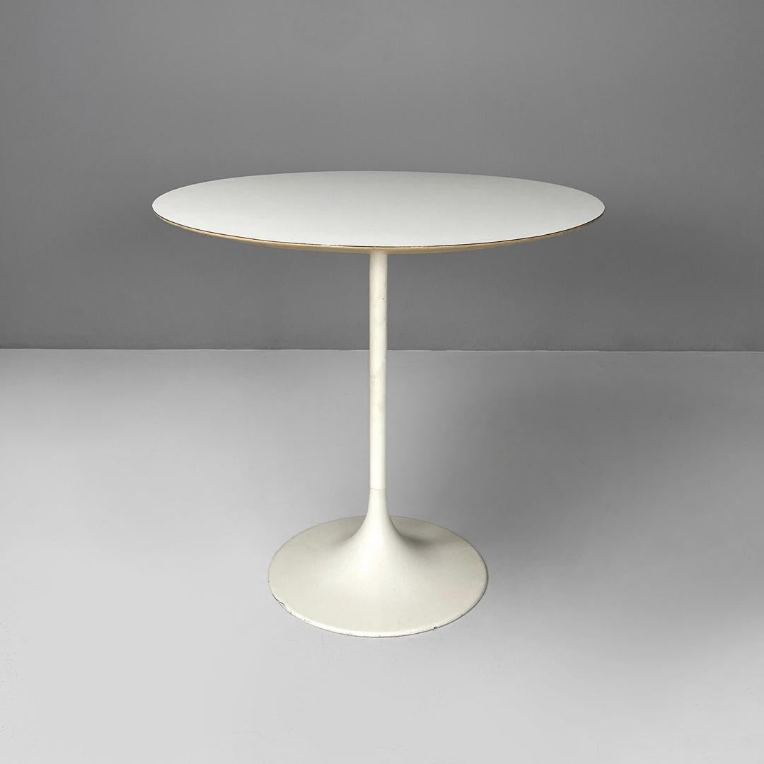 Swiss mid-century modern white laminate and metal coffee table by Vitra, 1960s
Round coffee table that recalls the shape of the Tulip table. The round top is made of wood with matt white laminate, the central stem is made of white painted metal with