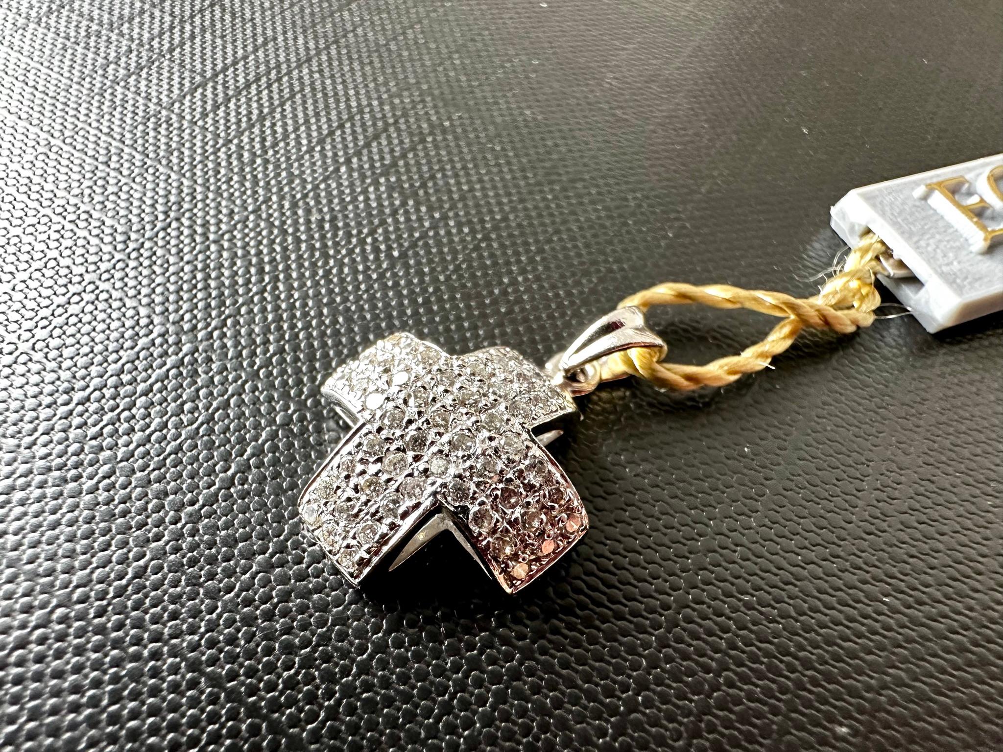 Swiss Modern 18kt White Gold Cross with Diamonds  For Sale 2
