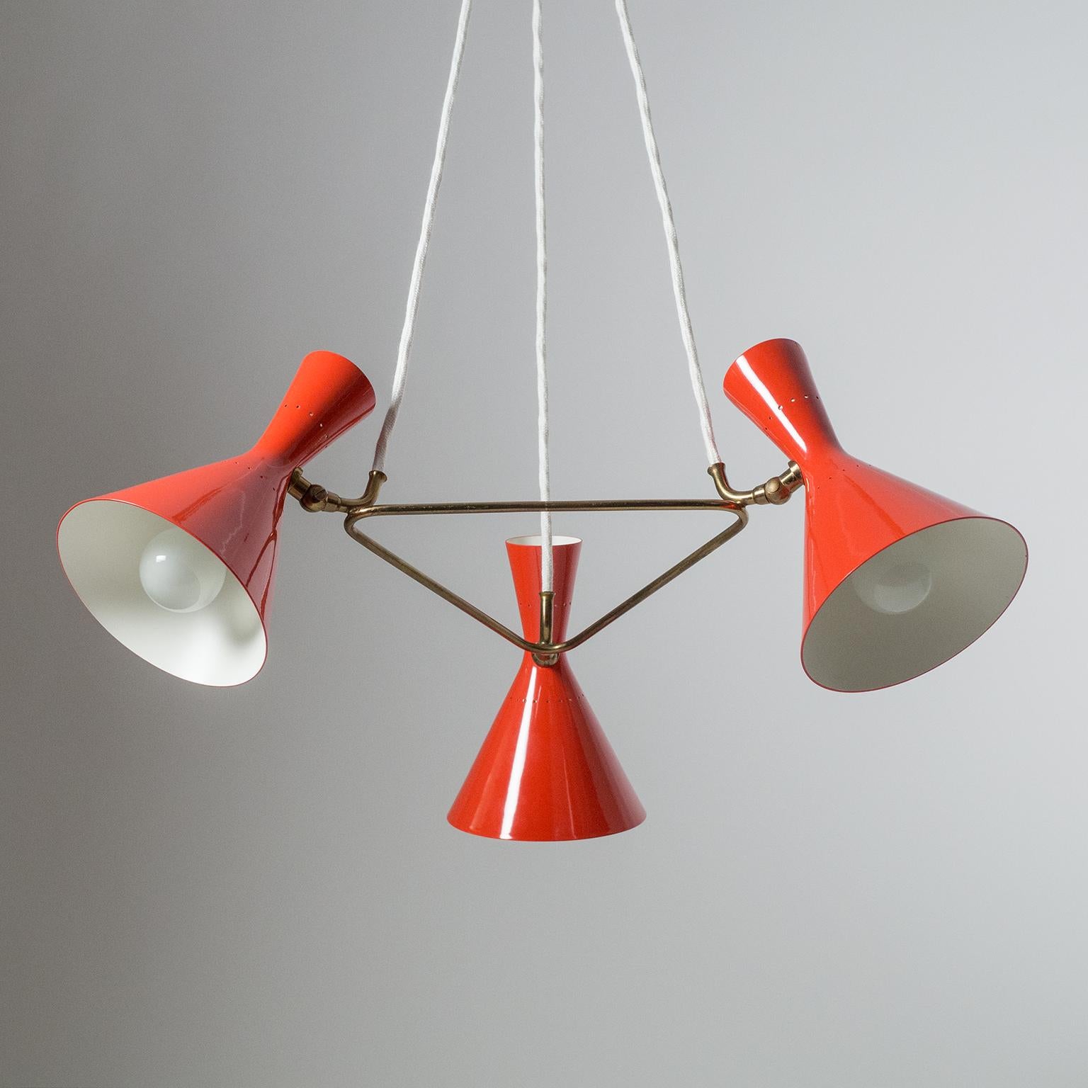 Milieu du XXe siècle Lustre en forme de cône rouge:: années 1950 en vente