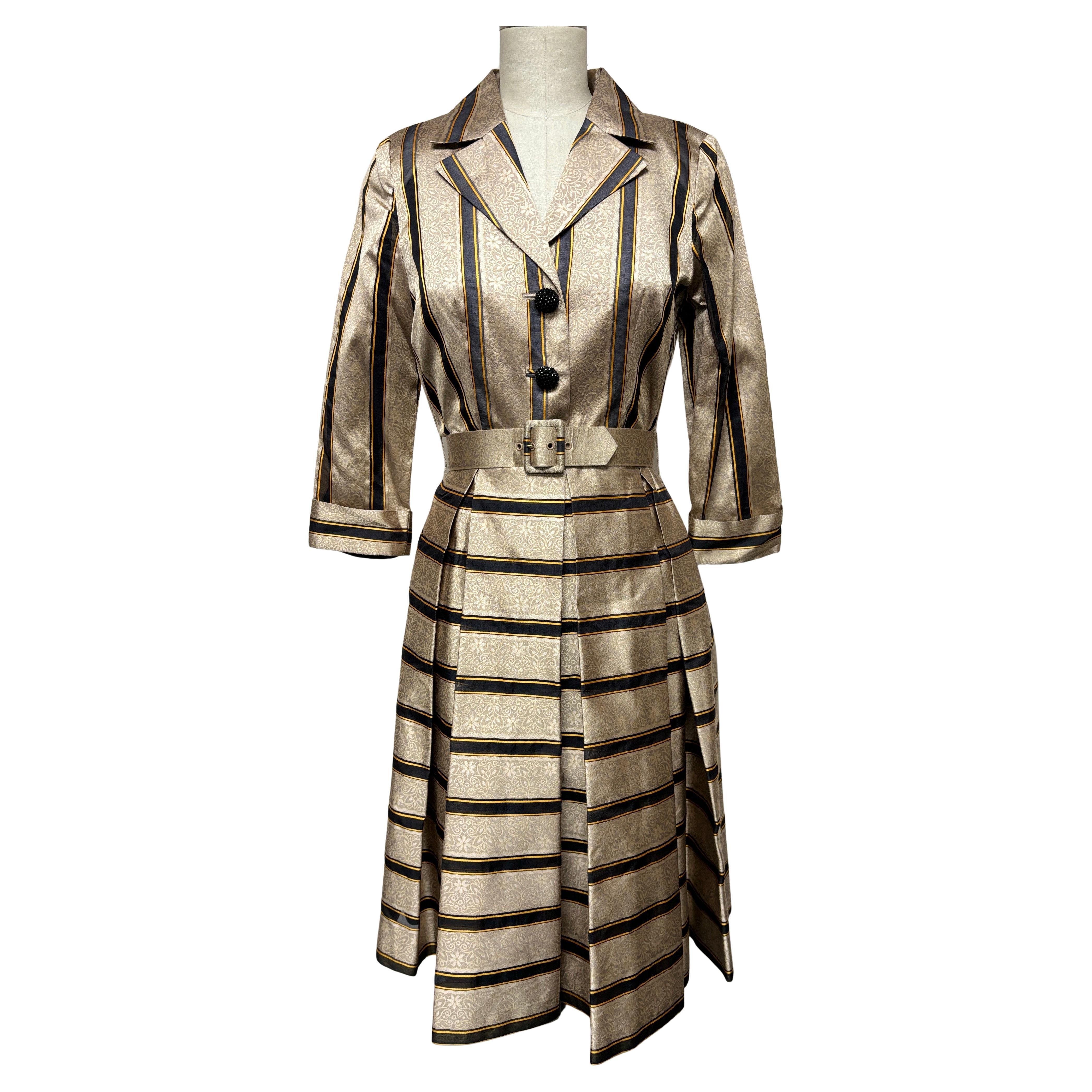 Delantero de seda suiza Fabricante de pañuelos Hermes Vestido camisero con botones delanteros en venta