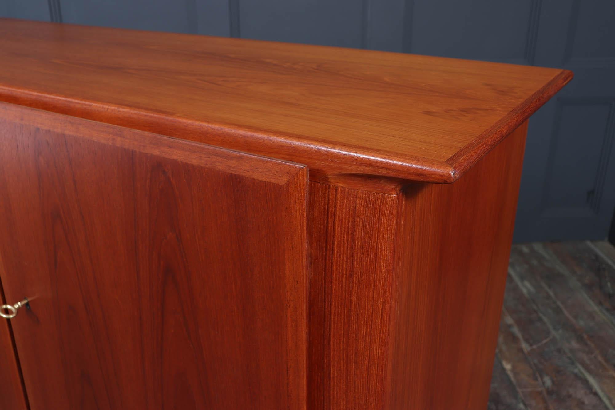 Credenza Swiss Teak di metà secolo in vendita 9