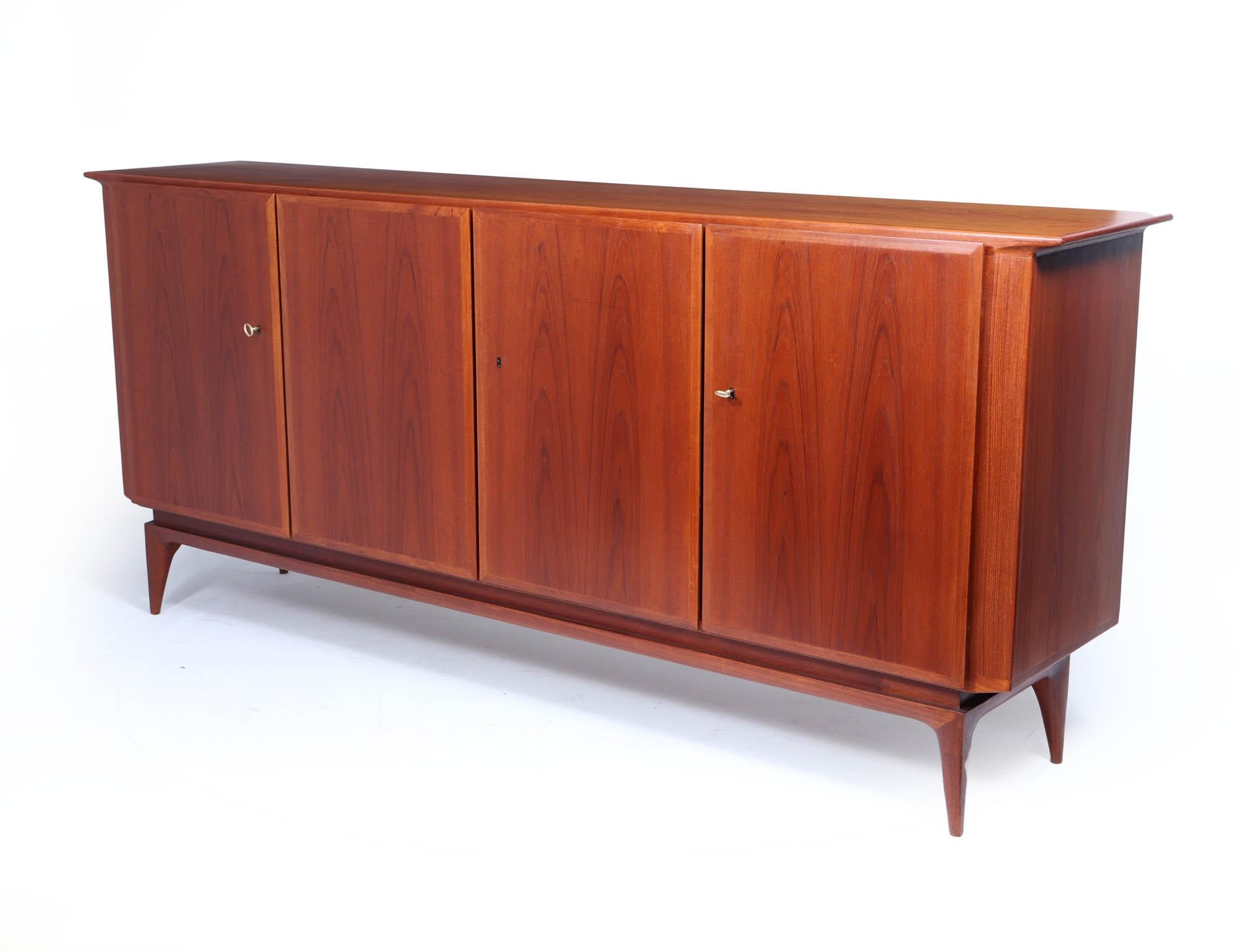 Mid-Century moderno Credenza Swiss Teak di metà secolo in vendita