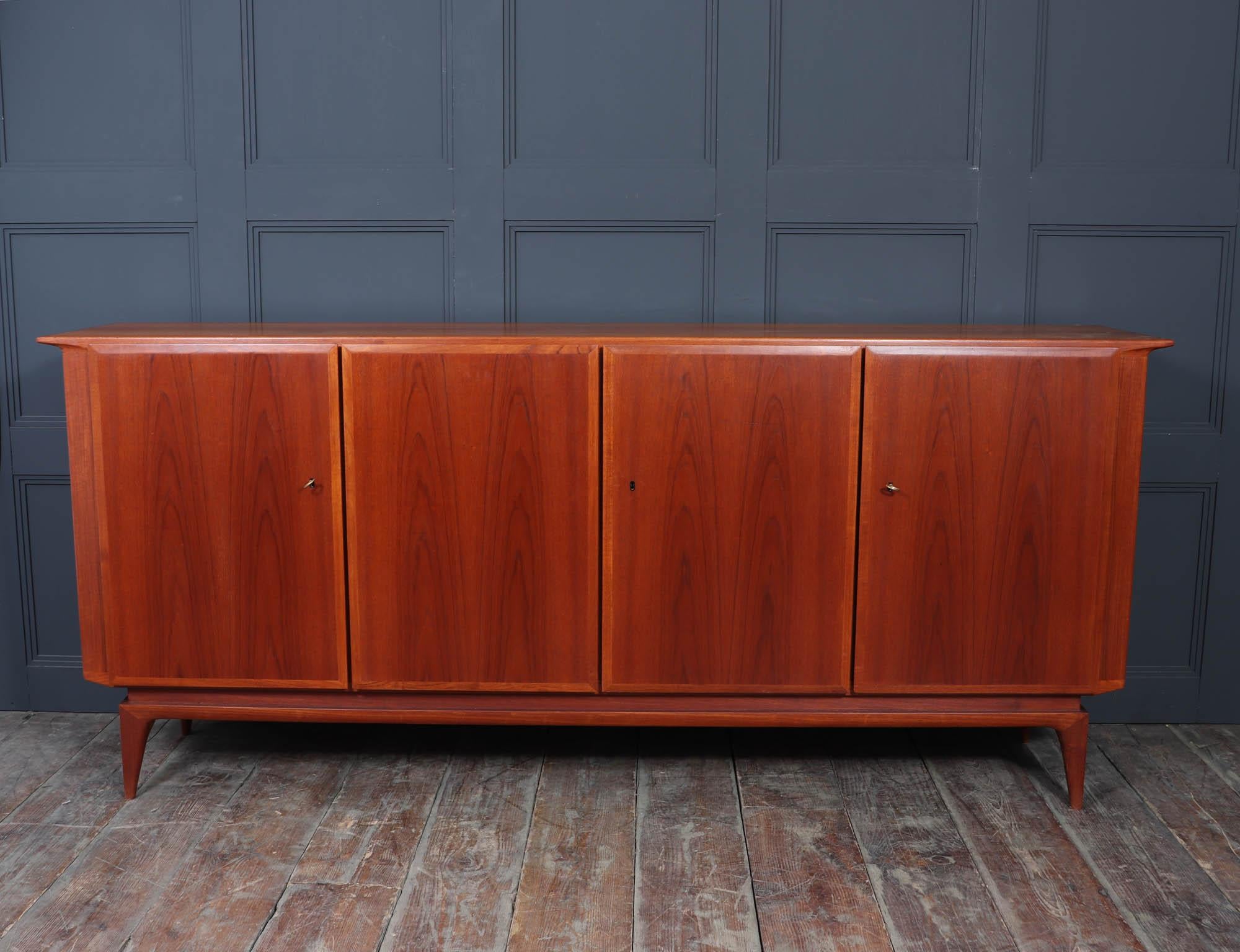 Svizzero Credenza Swiss Teak di metà secolo in vendita