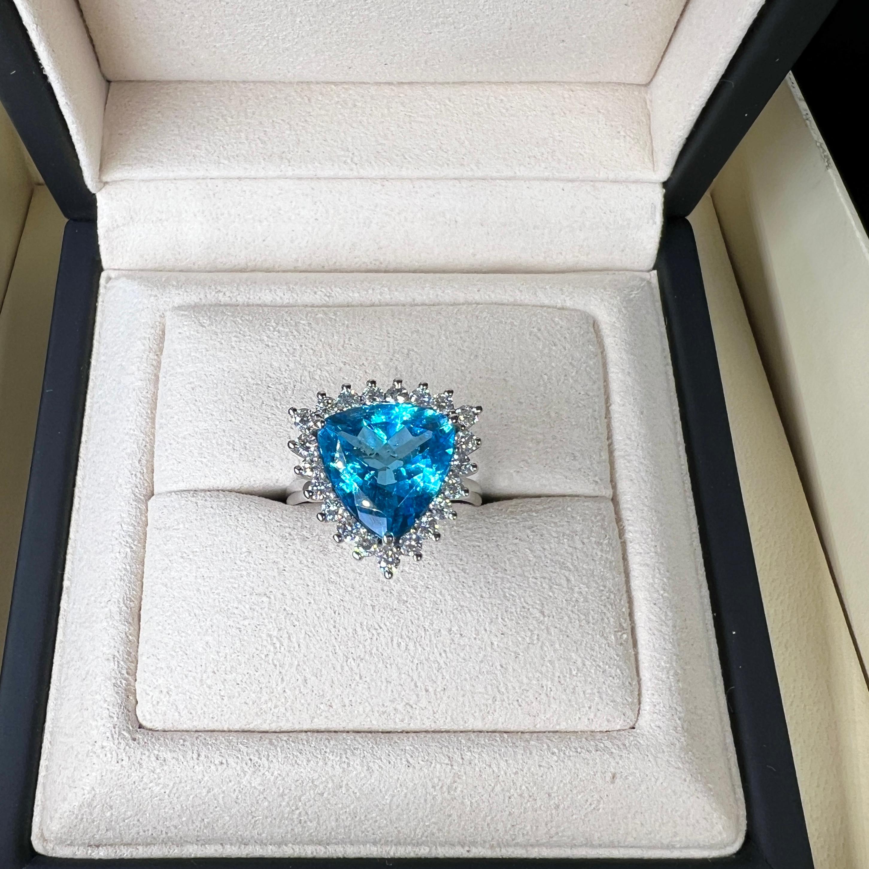 Swiss Topaz & Diamond Ring - 18K Solid White Gold - Medium Size For Sale 3