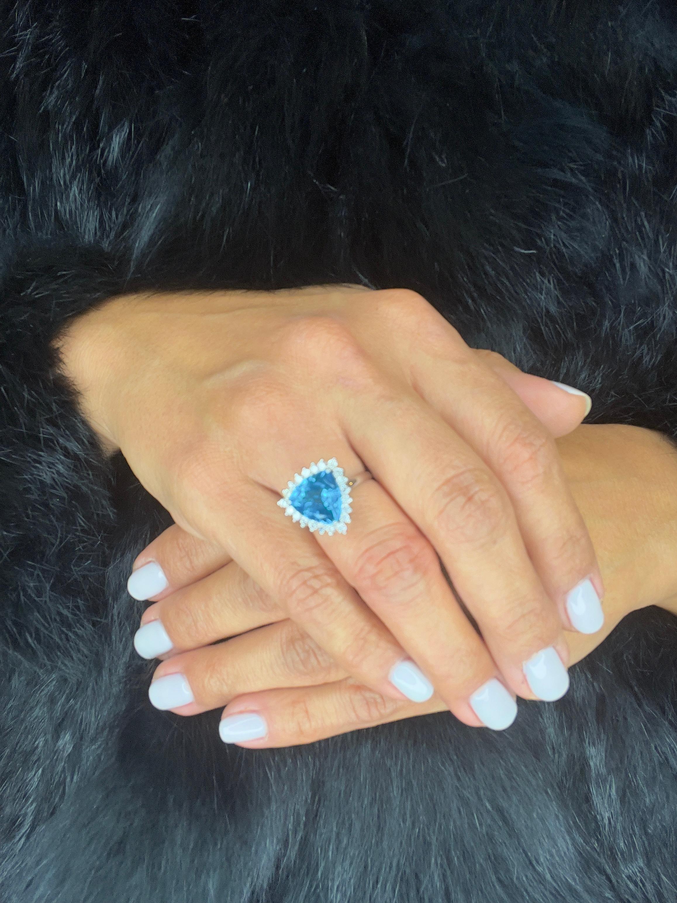 Swiss Topaz & Diamond Ring - 18K Solid White Gold - Medium Size For Sale 7
