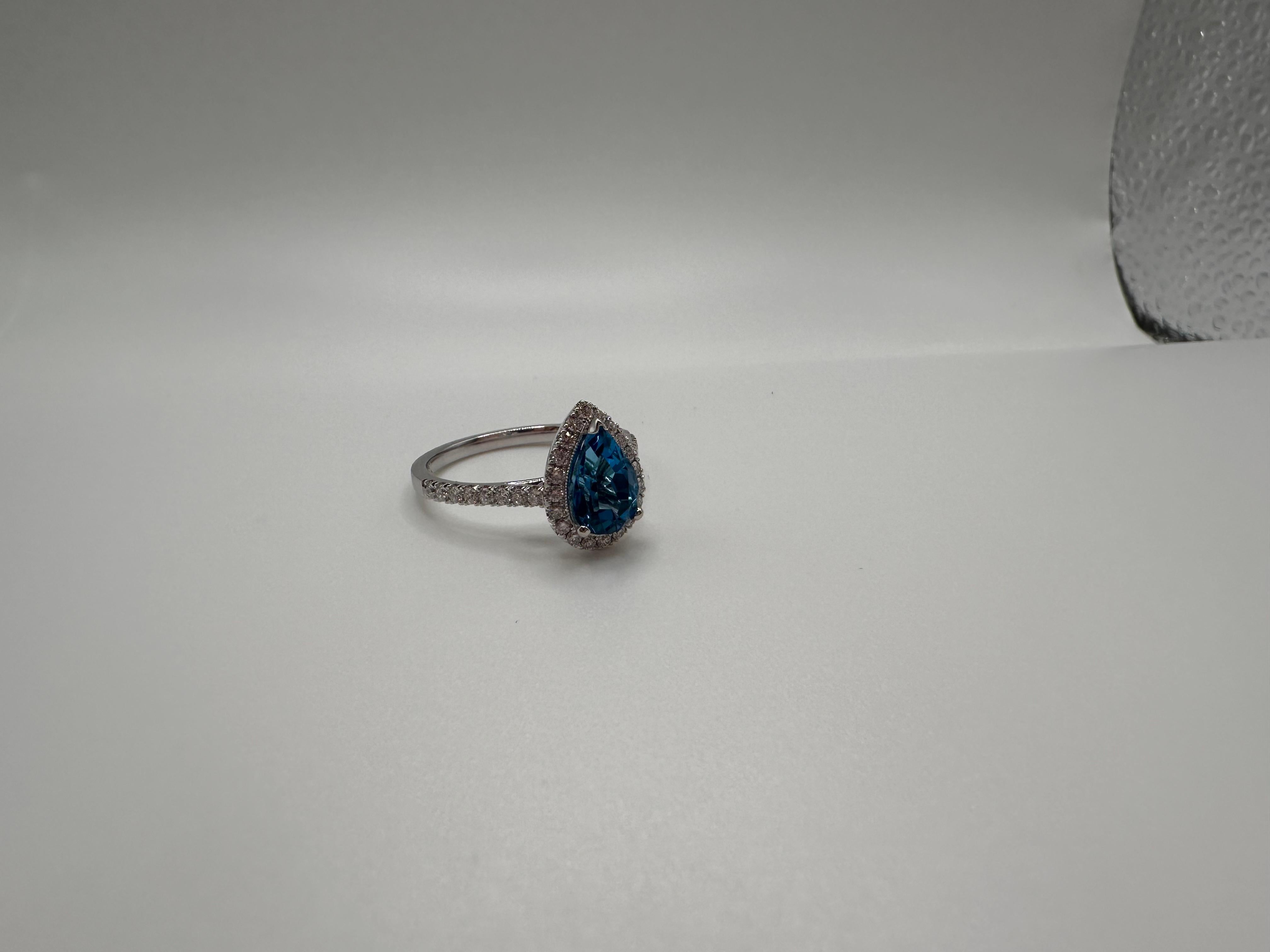 Anello Whiting con topazio e diamanti in oro bianco 18 carati In condizioni Nuovo in vendita a Boca Raton, FL