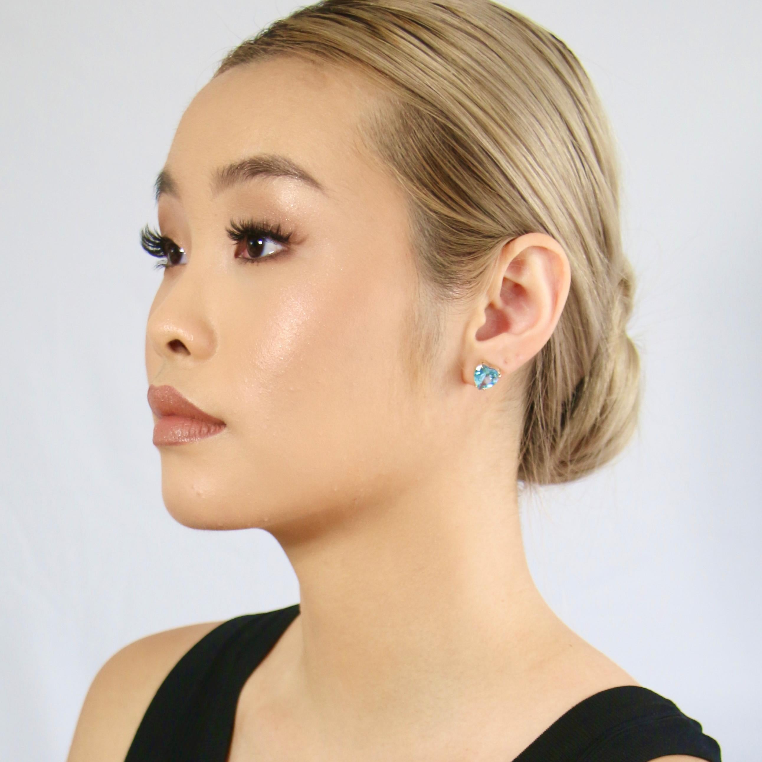  18K Solid Yellow Gold 

Natural Swiss Blue Topaz: Heart Shape, 7.20 cts (10x10mm)


The timeless of this design ensures it is an ideal accessory for any occasion. Crafted from 18K solid yellow gold, it showcases a heart-shaped natural Swiss blue