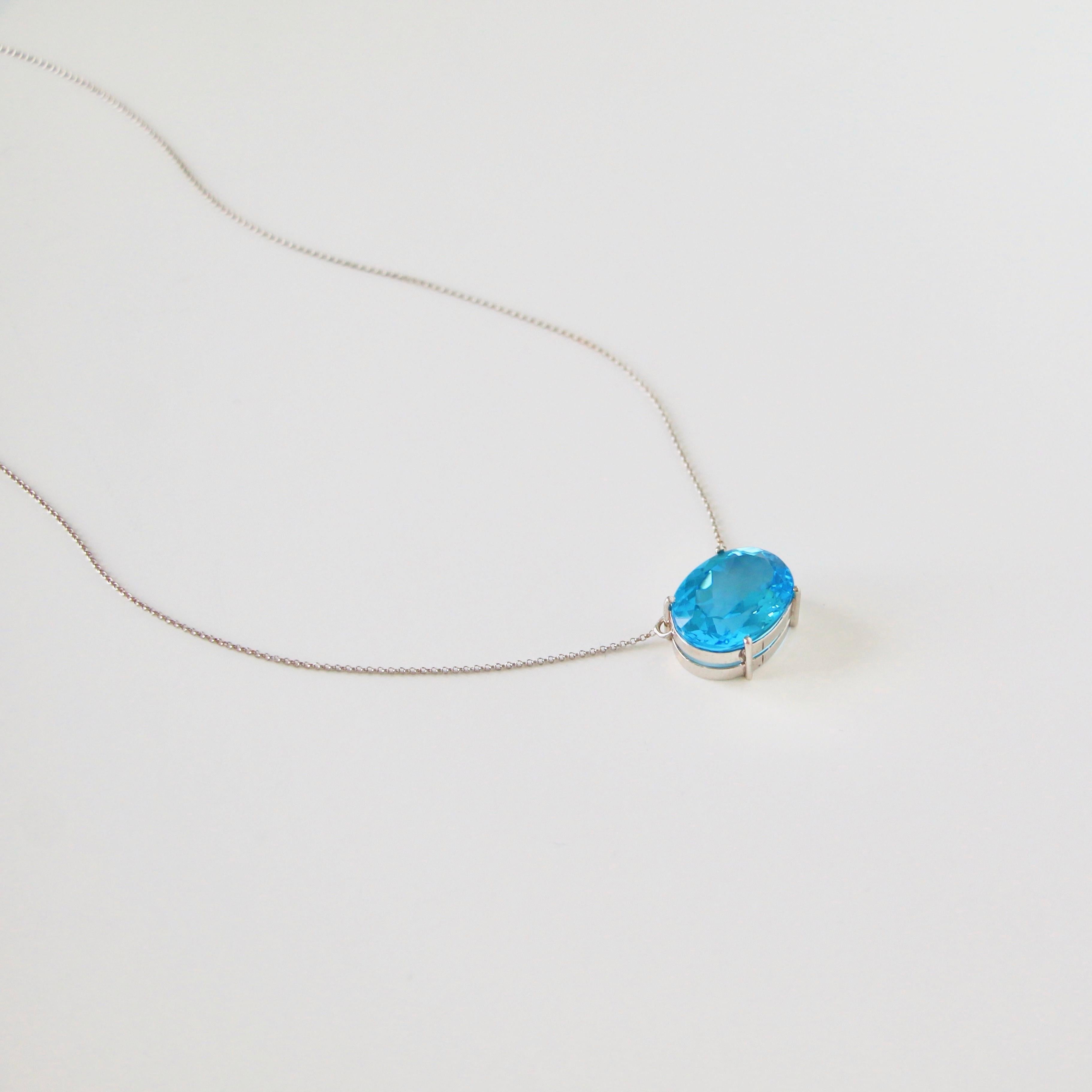 Oval Cut Swiss Topaz Necklace - 18K Solid White Gold For Sale