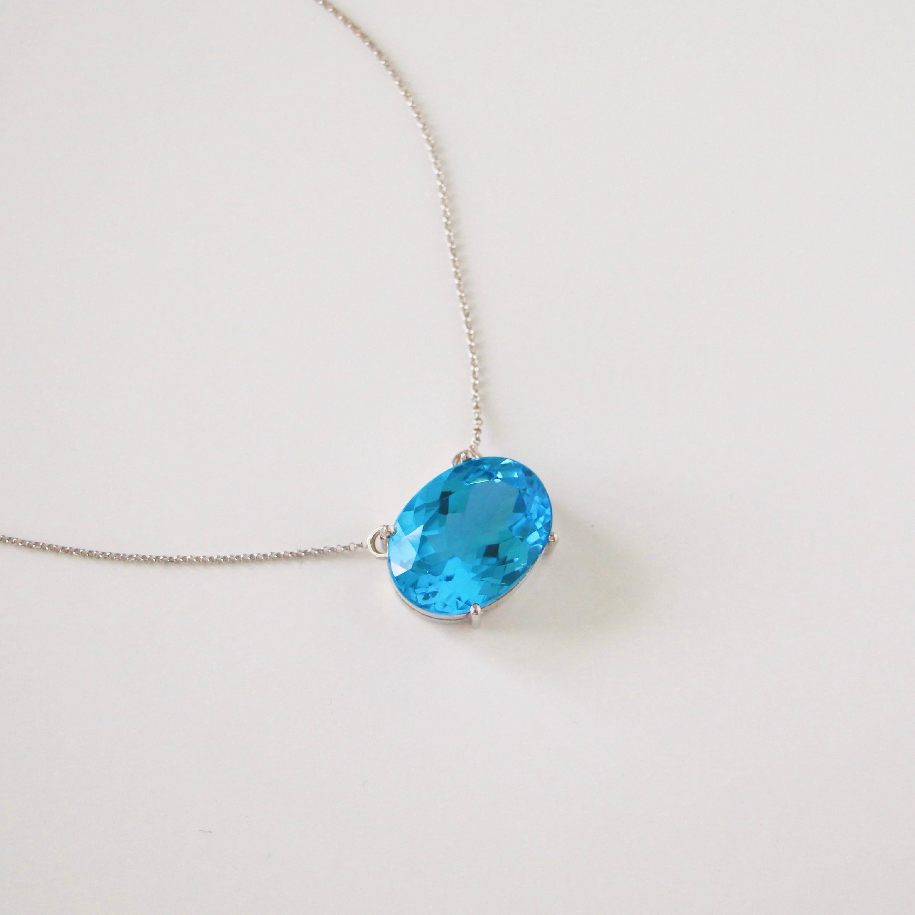 Swiss Topaz Necklace - 18K Solid White Gold In New Condition For Sale In Markham, CA