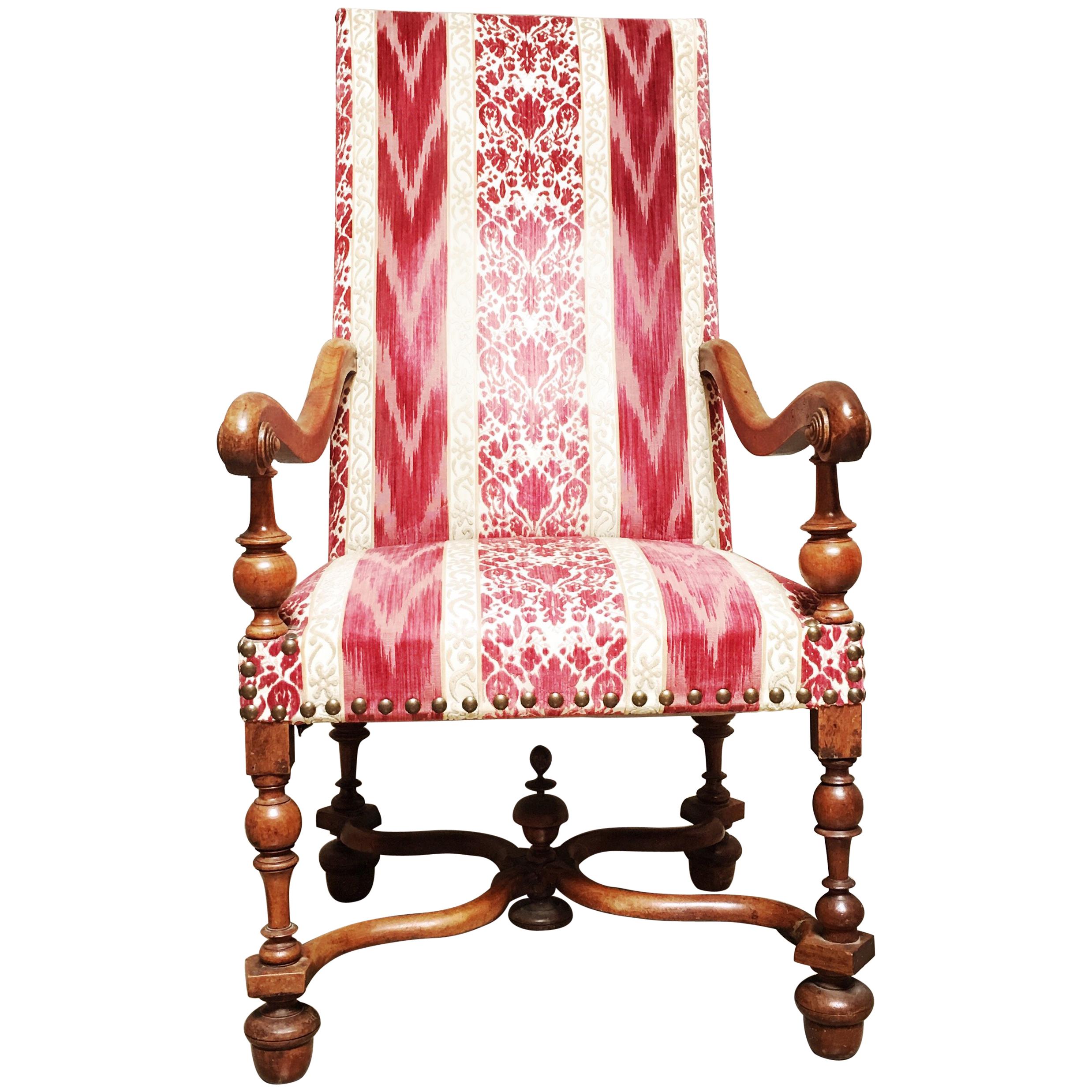 Fauteuil de style Louis XIII en noyer suisse