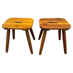 Taburete cuadrípode suizo de madera de pino Taburete cuadrípode suizo de madera de pino