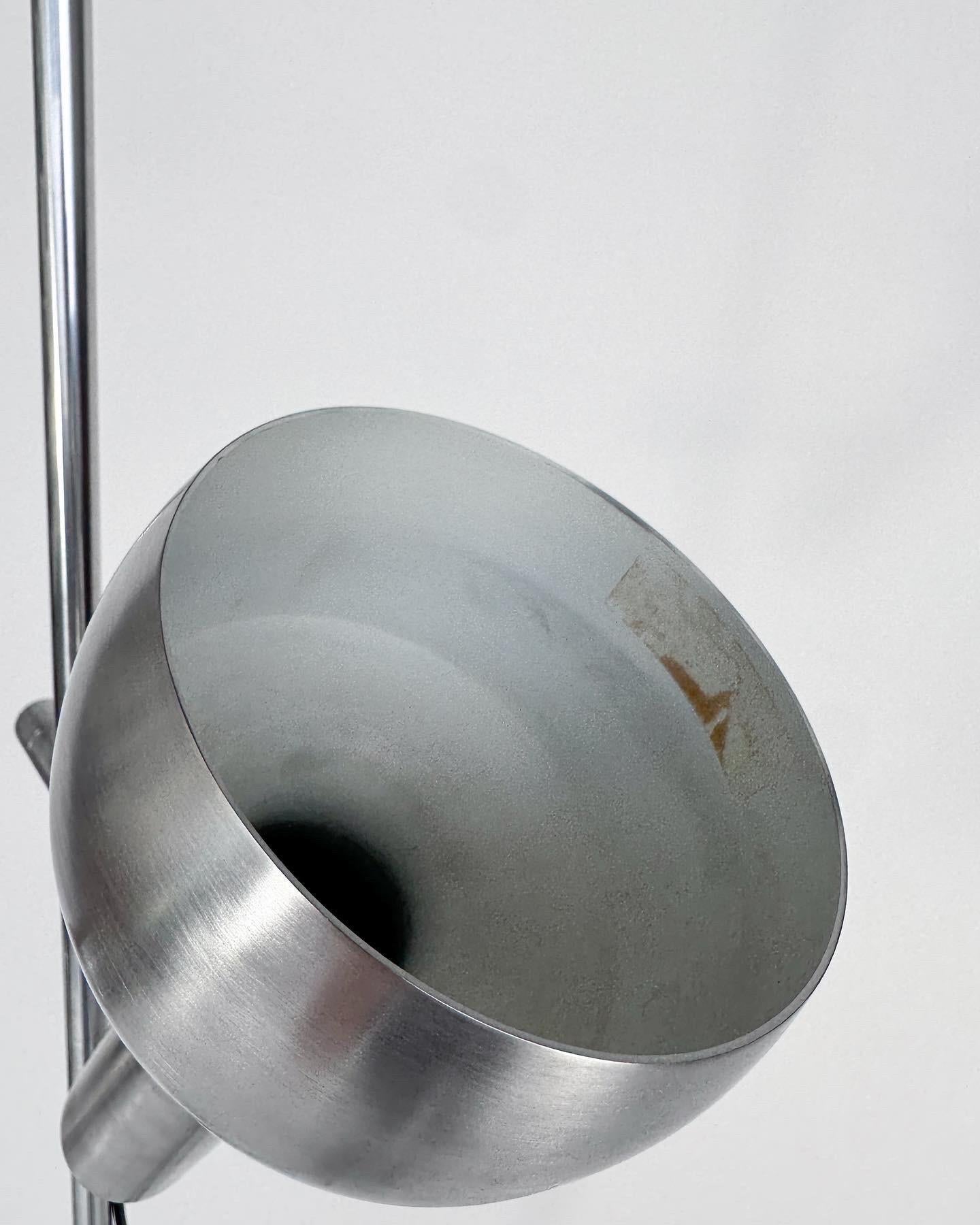 Swisslamps International lampadaires en aluminium brossé des années 1960 en vente 2