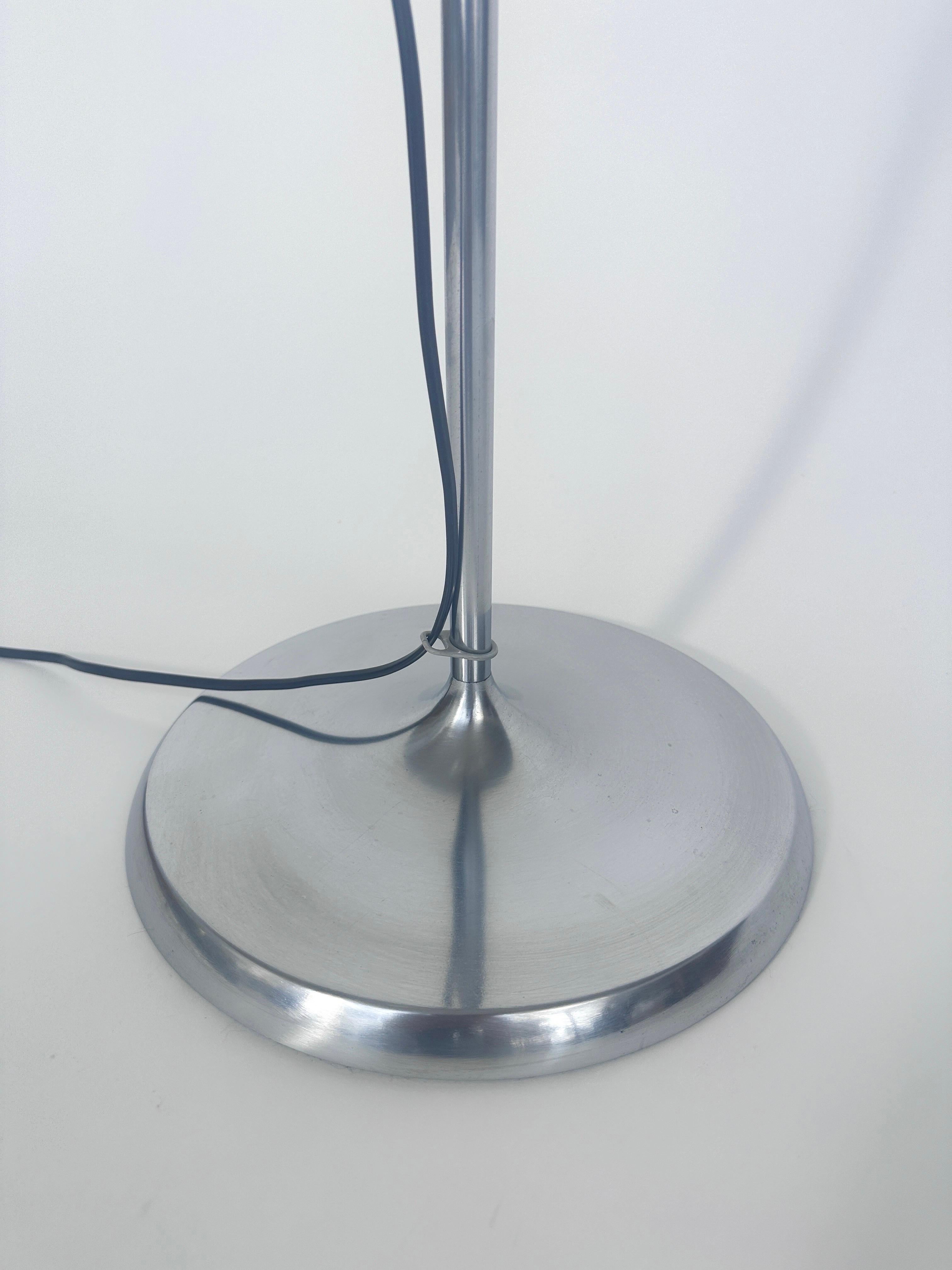 Swisslamps International lampadaires en aluminium brossé des années 1960 en vente 3