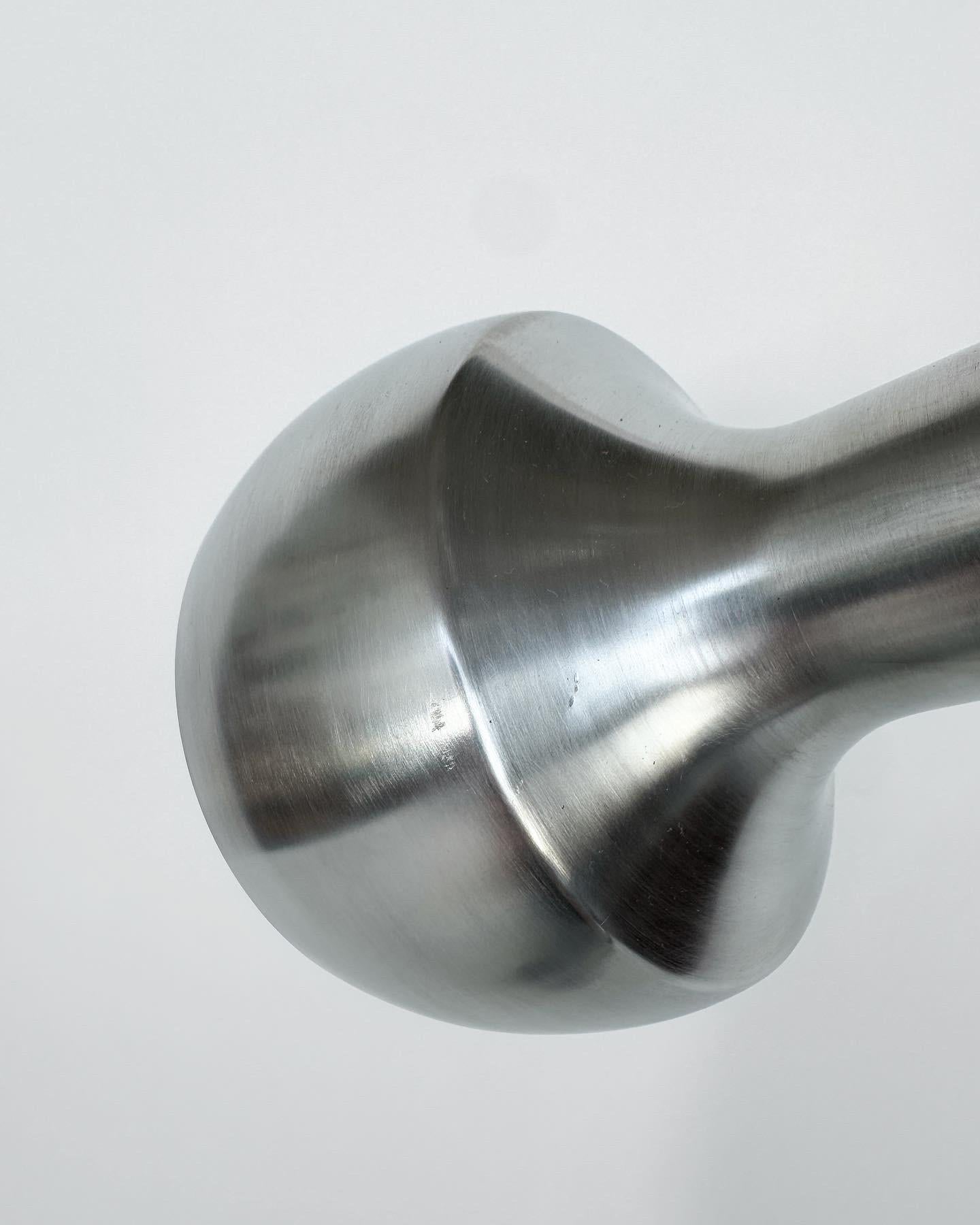 Swisslamps International lampadaires en aluminium brossé des années 1960 Bon état - En vente à Basel, BS
