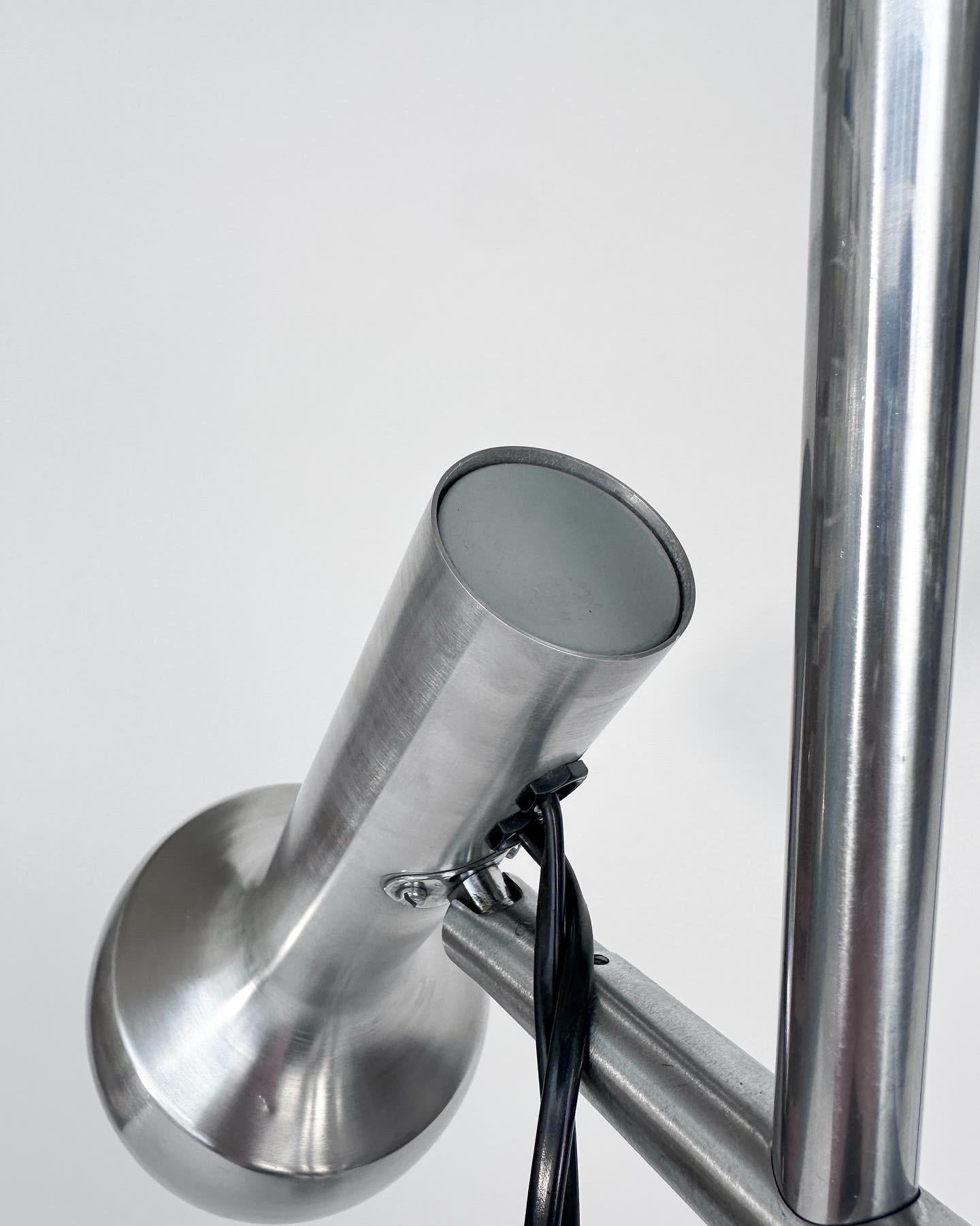 Milieu du XXe siècle Swisslamps International lampadaires en aluminium brossé des années 1960 en vente