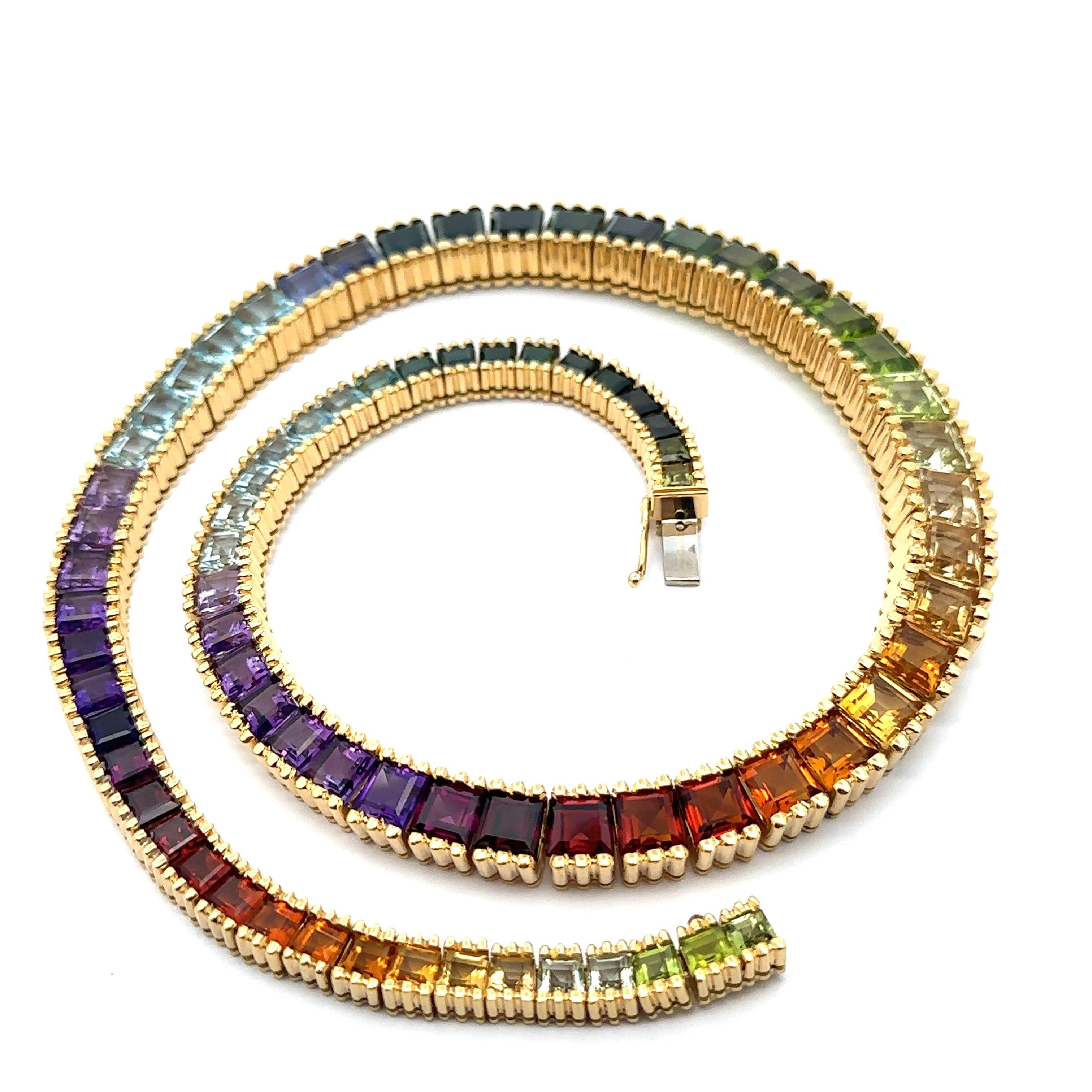 Collana Swissmade in oro giallo 18k con gemme multicolore e linea graduata scanalata in vendita 3