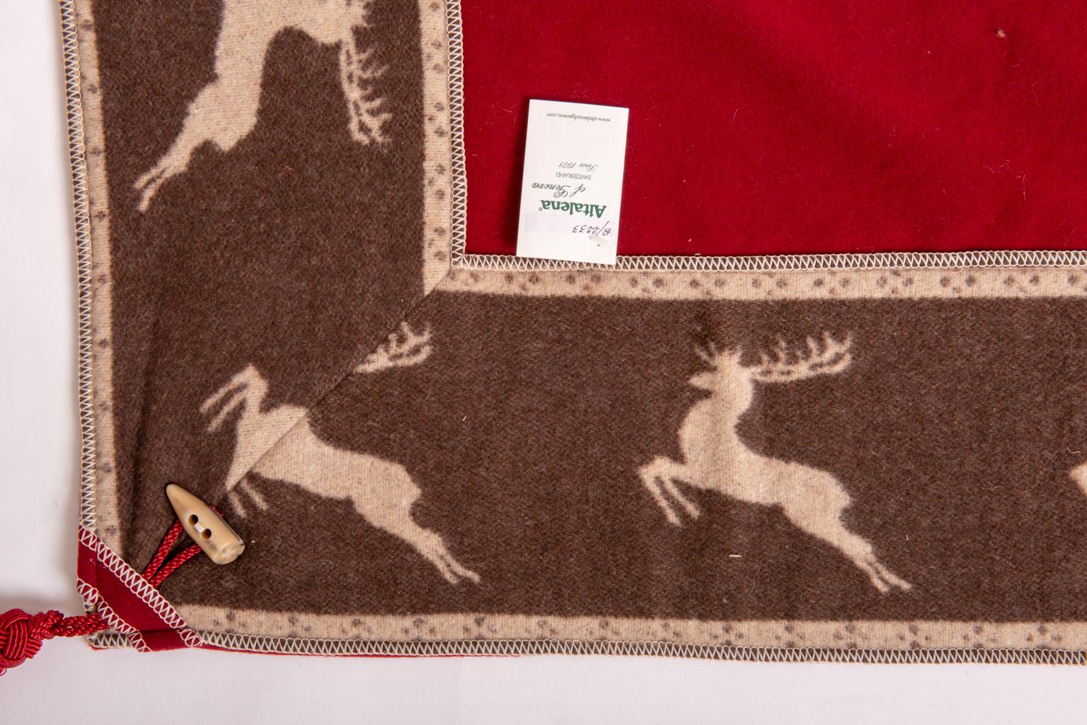 Switzerland Red Plaid with Deer In Excellent Condition For Sale In Alessandria, Piemonte